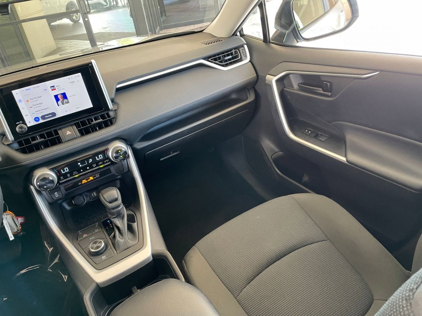 Thumbnail: 2025 Toyota RAV4 - 34