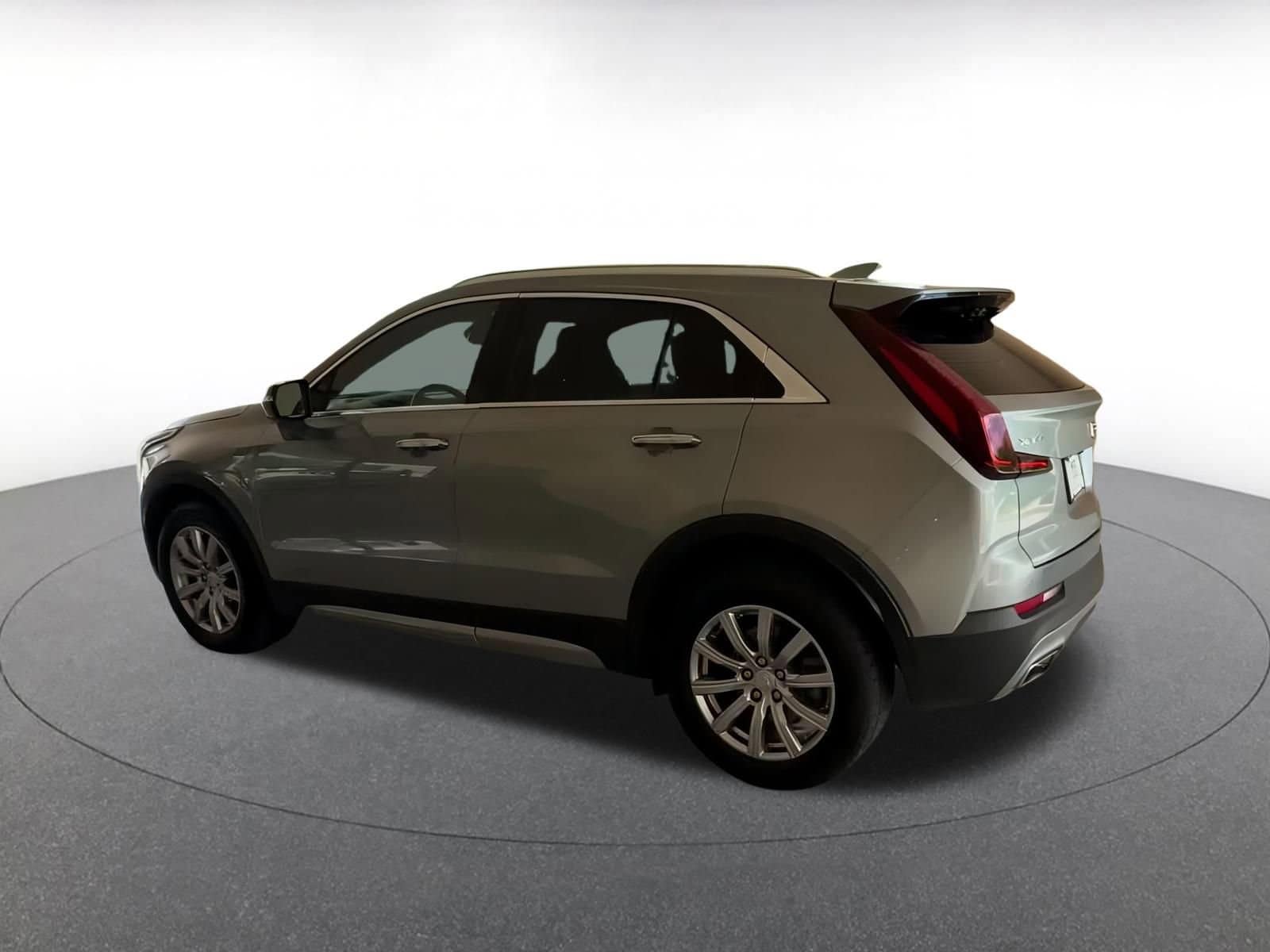 Thumbnail: 2023 Cadillac XT4 - 10
