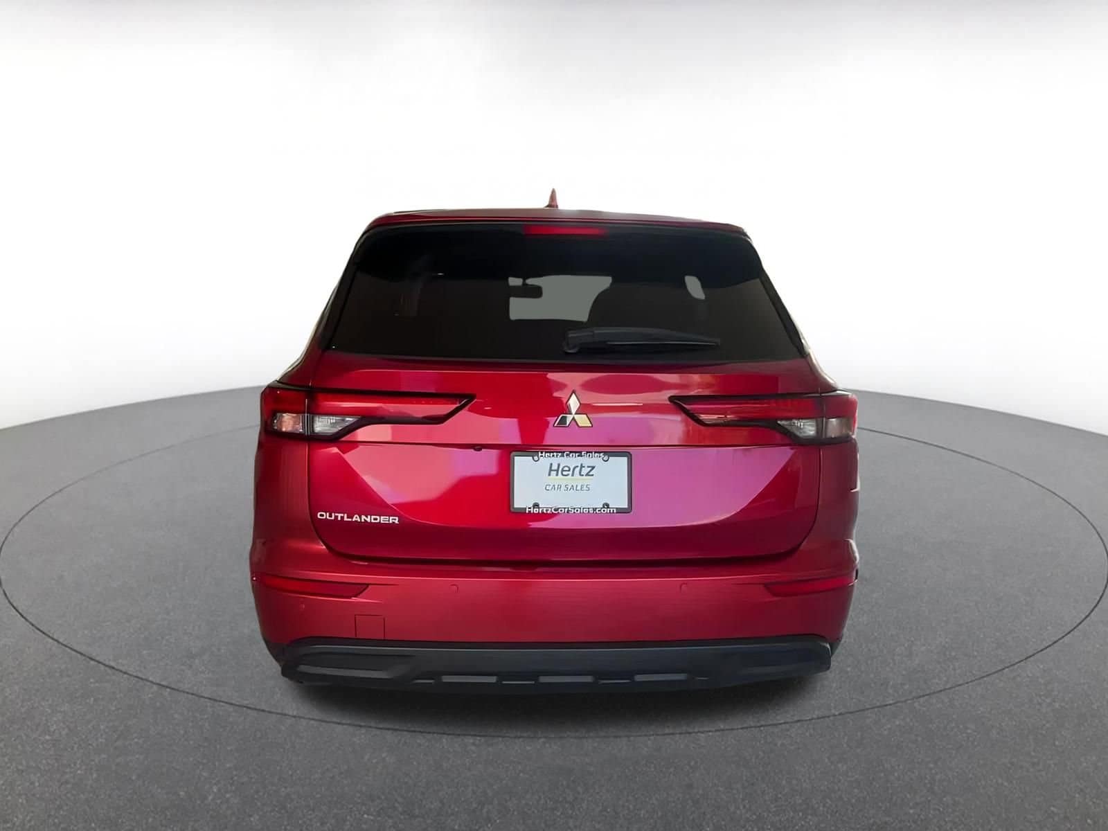 Thumbnail: 2022 Mitsubishi Outlander - 10
