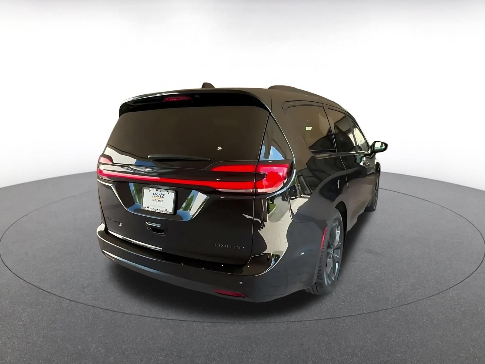 Thumbnail: 2025 Chrysler Pacifica - 14