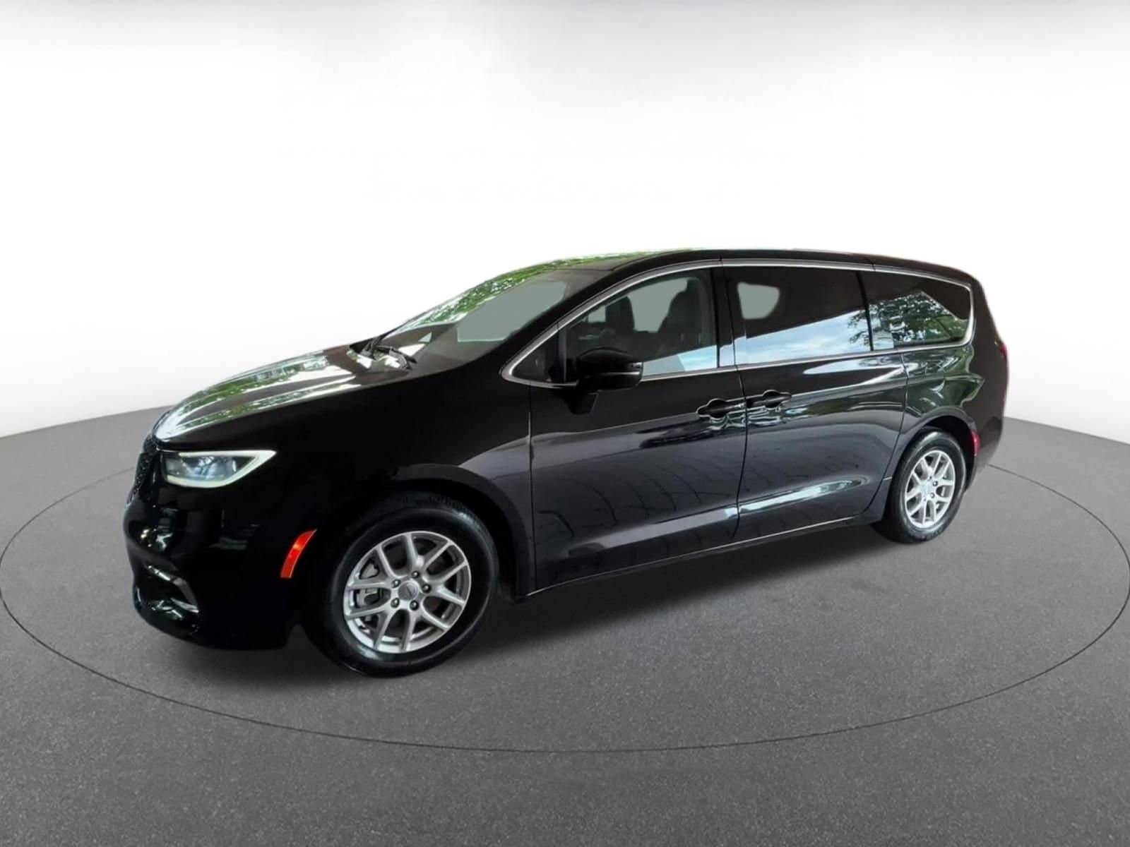Thumbnail: 2024 Chrysler Pacifica - 7