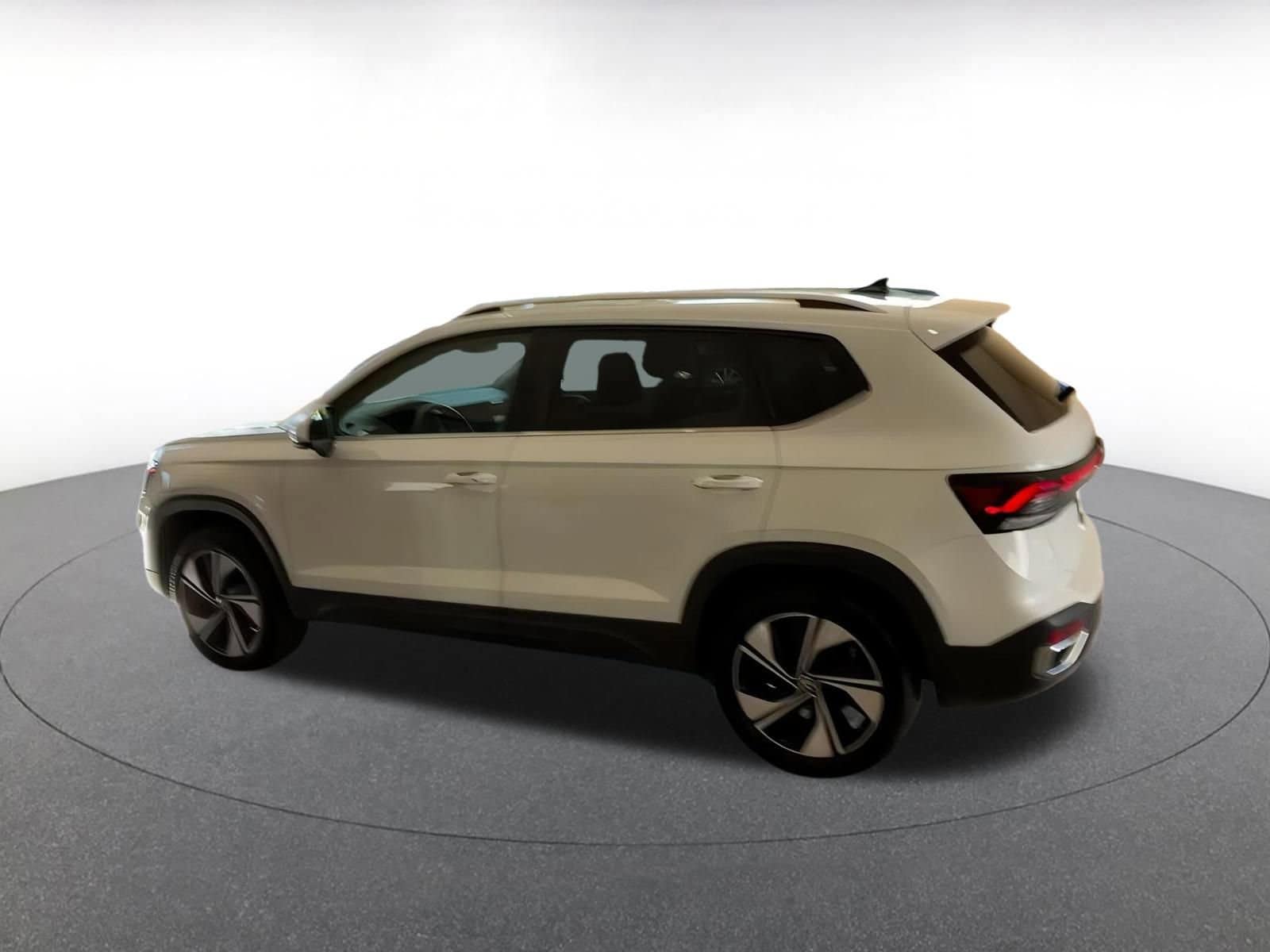 Thumbnail: 2025 Volkswagen Taos - 10