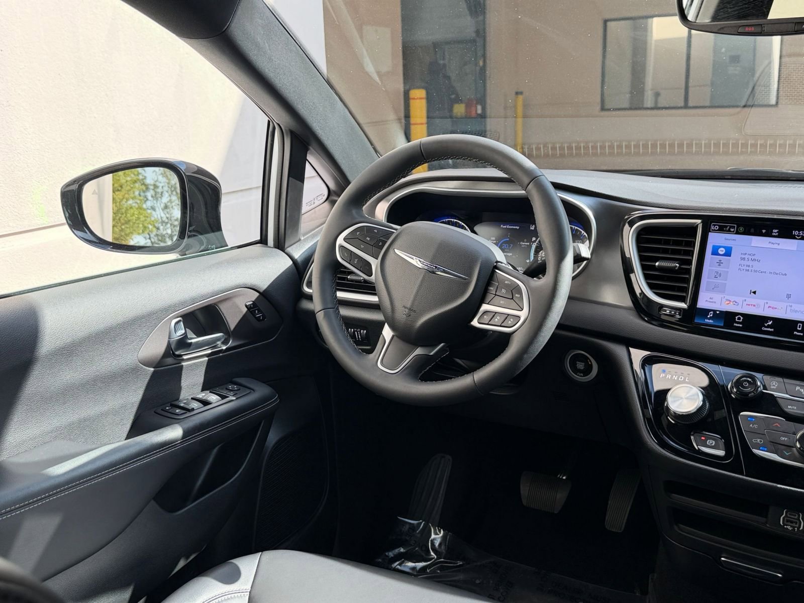 Thumbnail: 2025 Chrysler Pacifica - 30