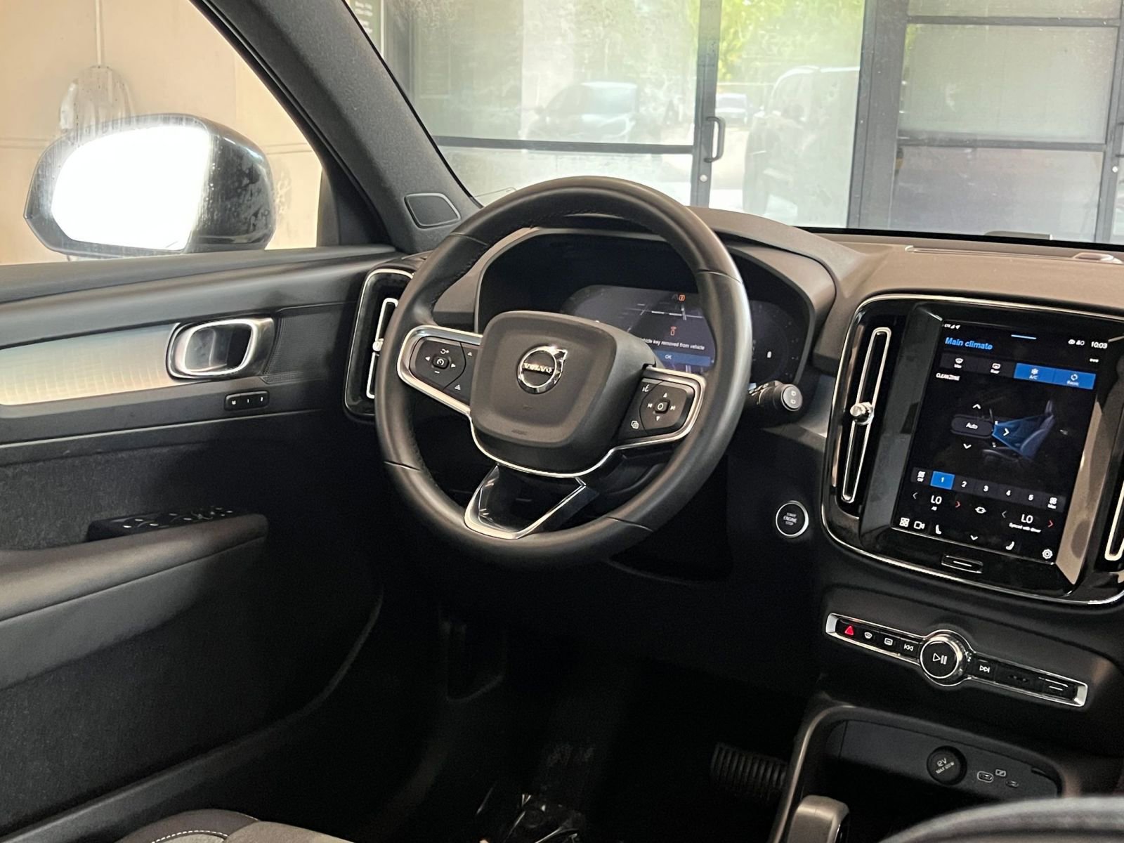 Thumbnail: 2024 Volvo XC40 - 28