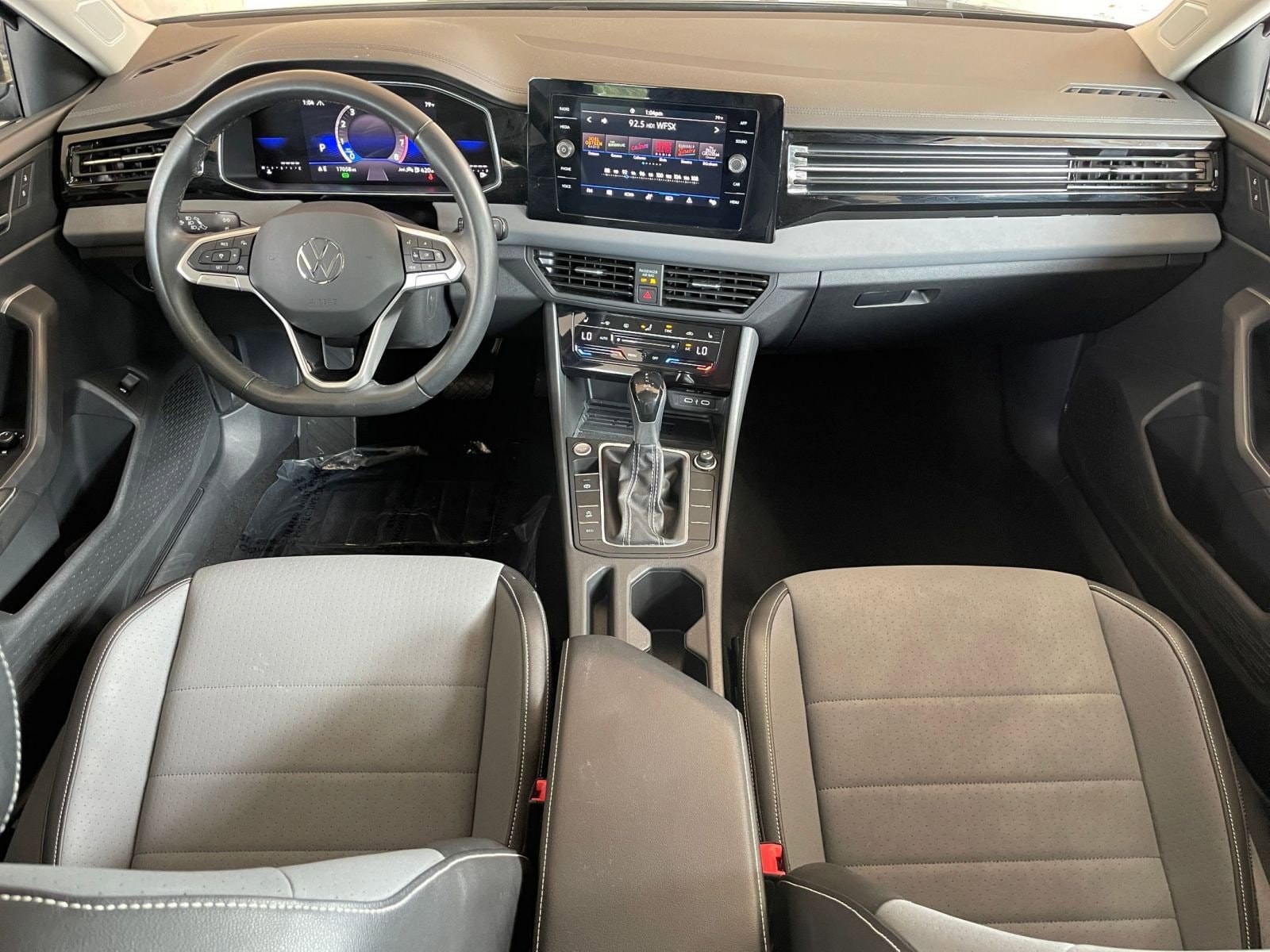 Thumbnail: 2025 Volkswagen Jetta - 32