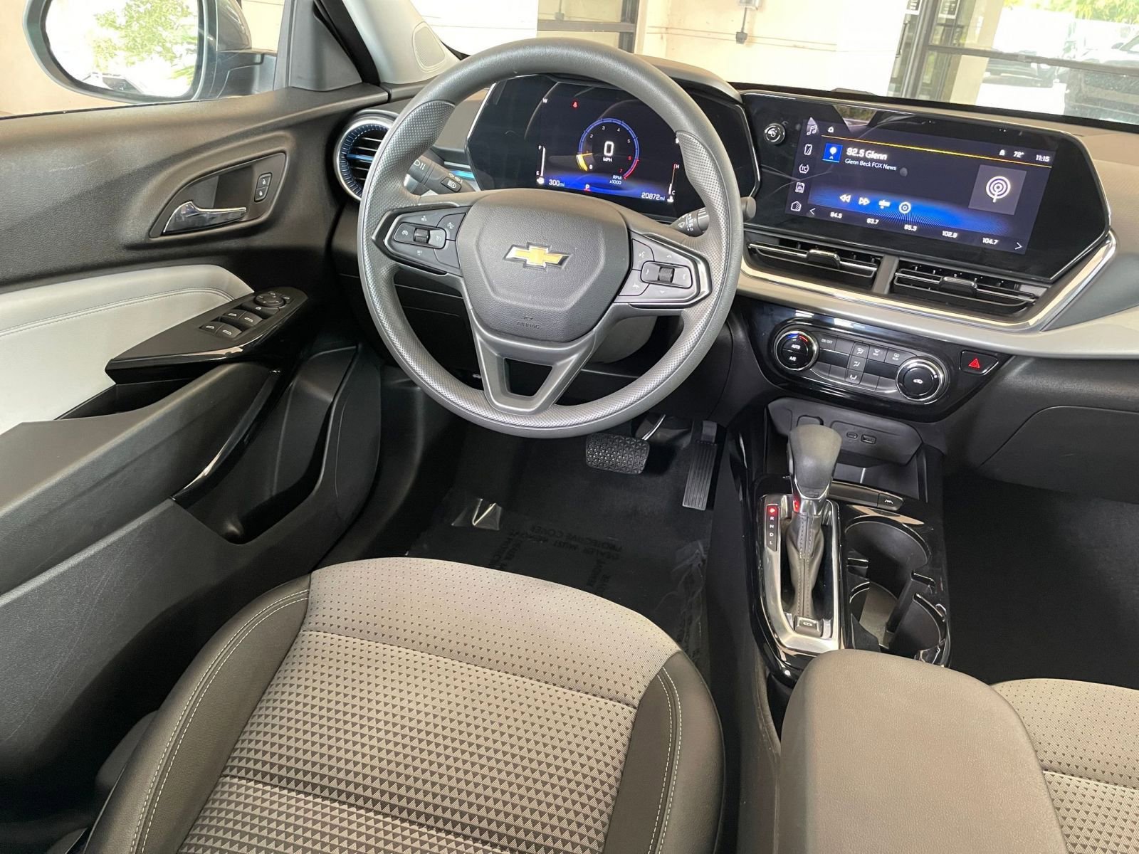 Thumbnail: 2025 Chevrolet Trax - 32