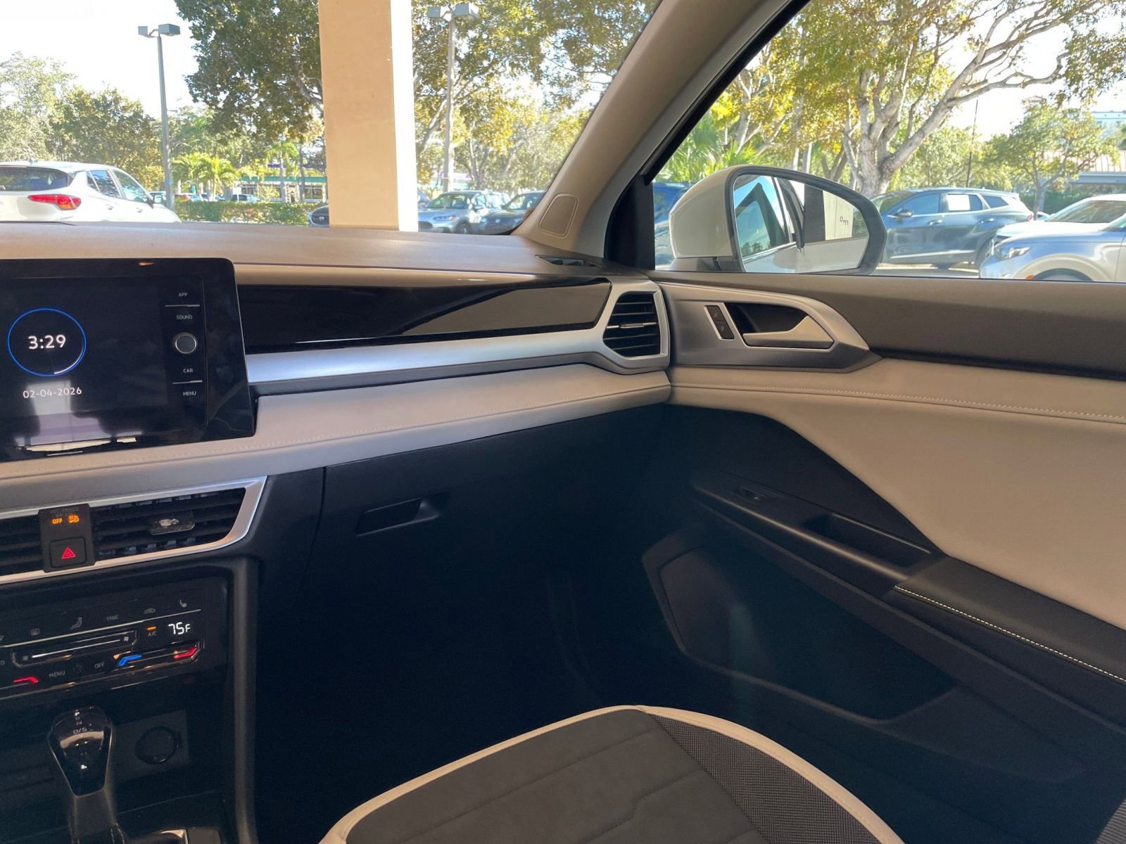 Thumbnail: 2025 Volkswagen Taos - 30