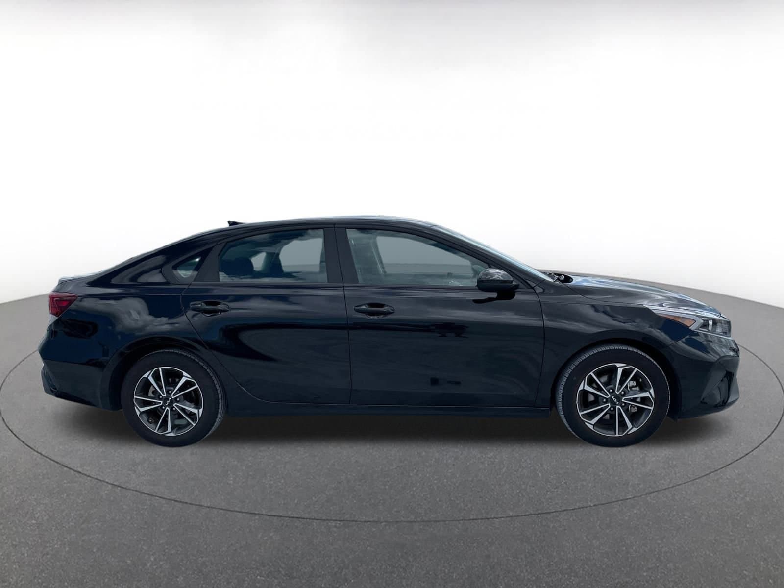 Thumbnail: 2024 Kia Forte - 8