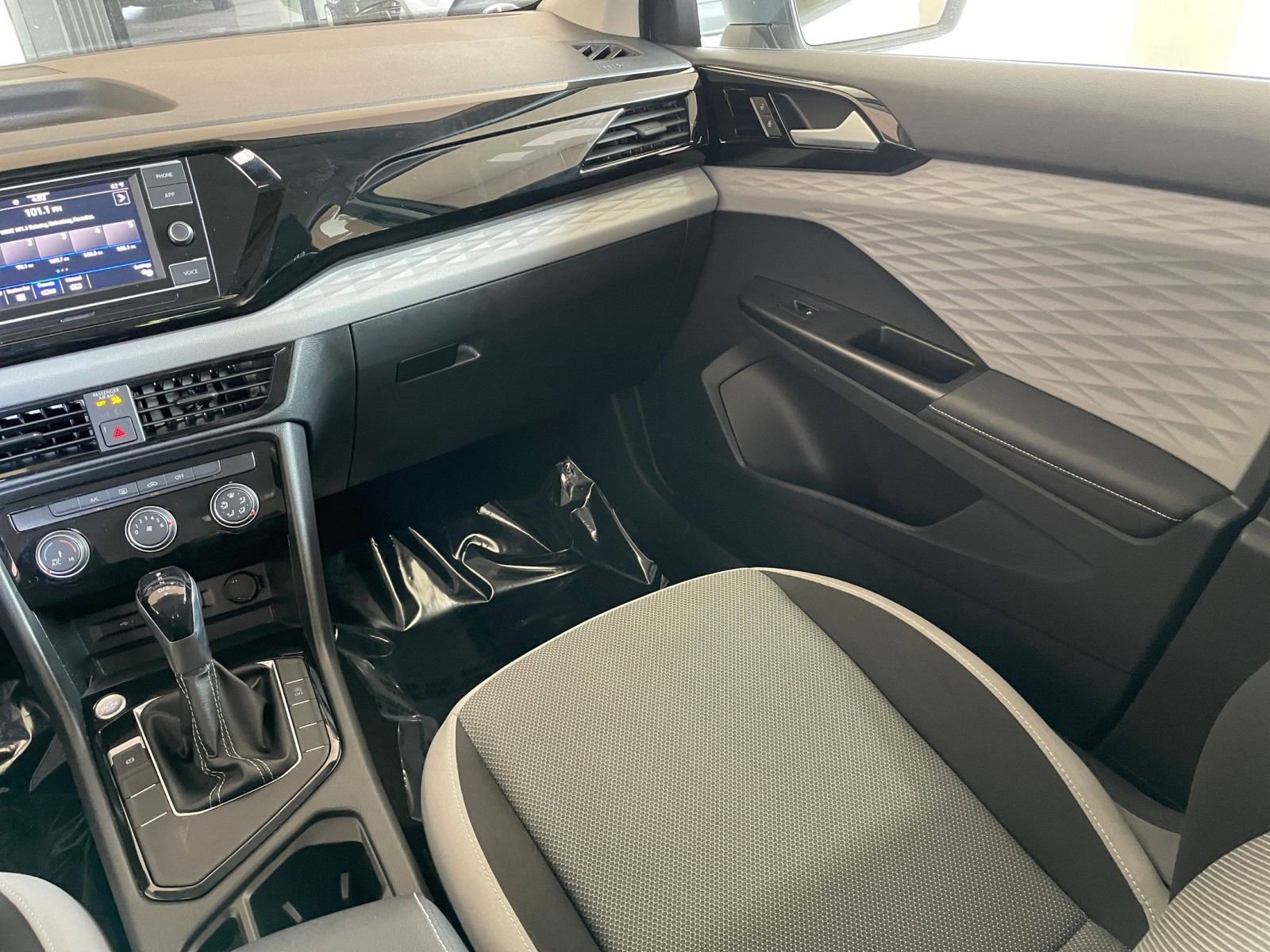 2024 Volkswagen Taos S 24
