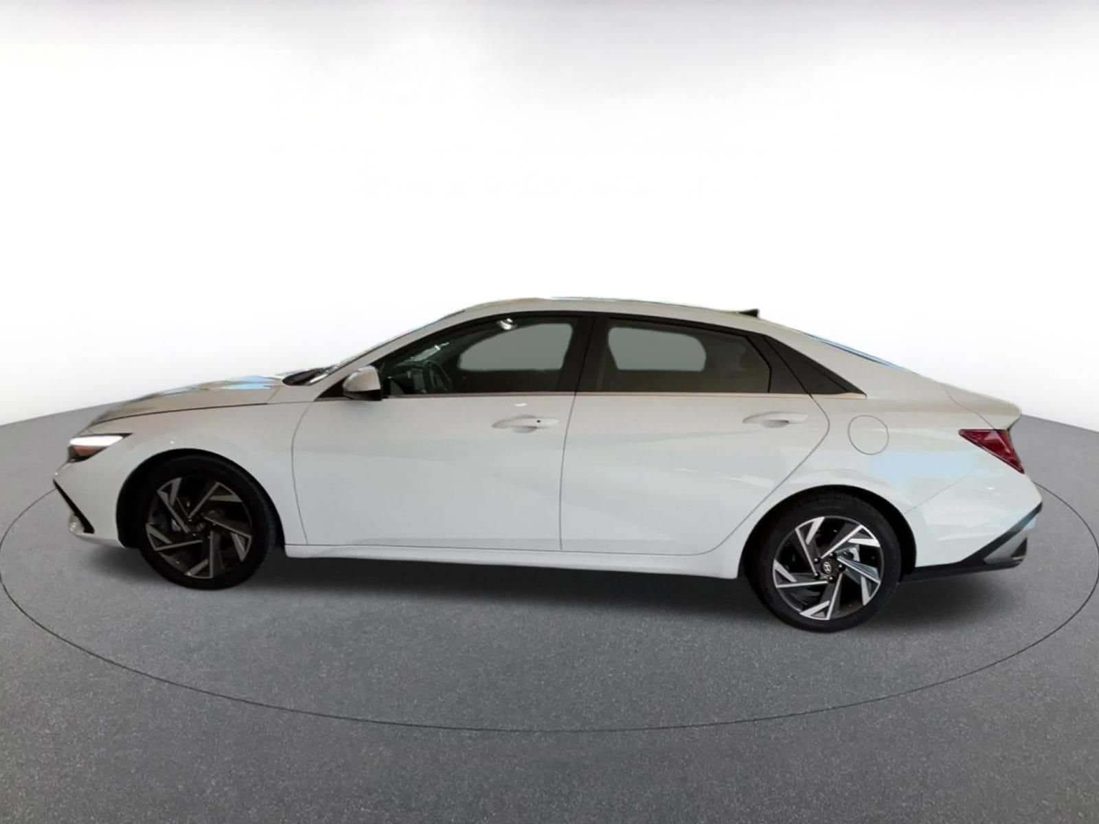 Thumbnail: 2025 Hyundai Elantra - 8