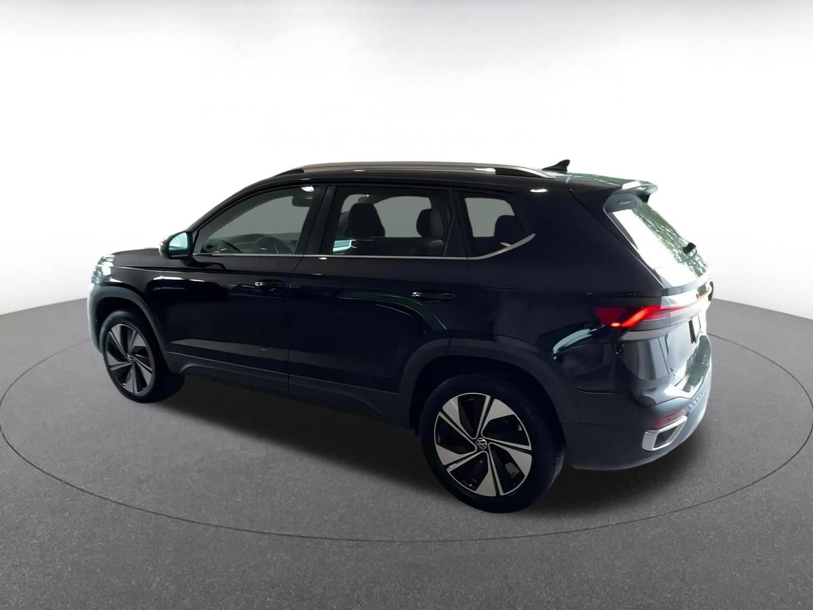 Thumbnail: 2025 Volkswagen Taos - 10