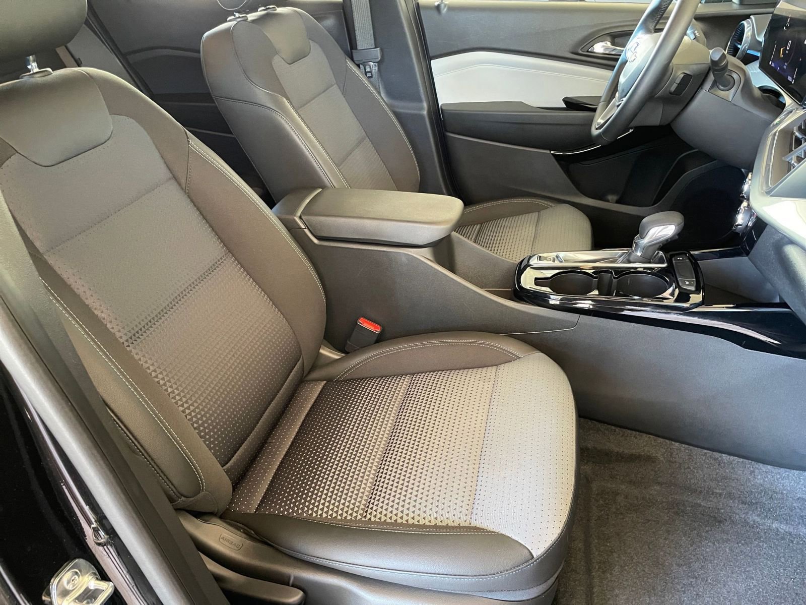 Thumbnail: 2025 Chevrolet Trax - 35