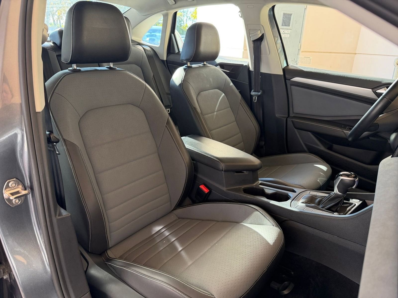 Thumbnail: 2025 Volkswagen Jetta - 32