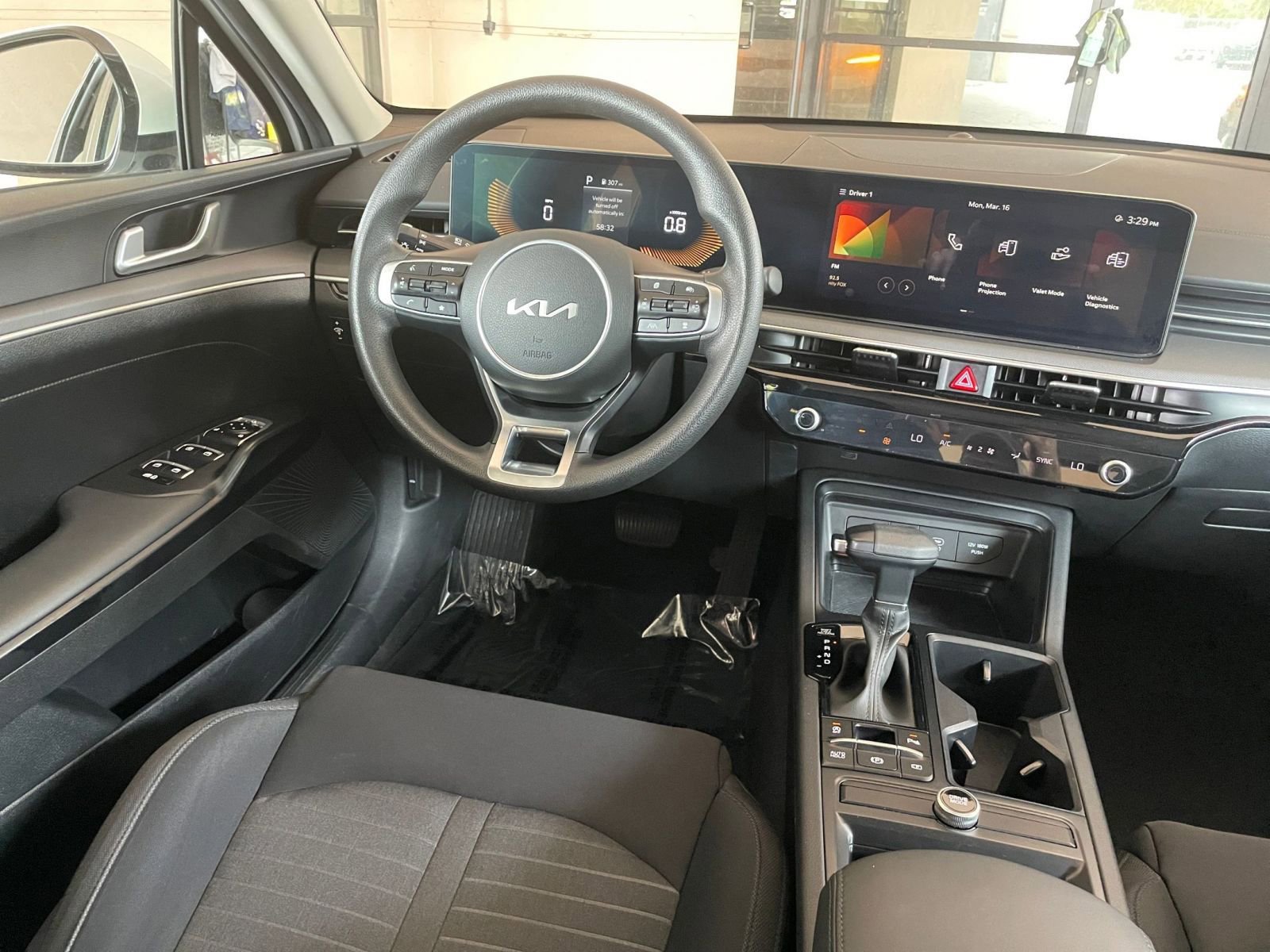 Thumbnail: 2025 Kia K5 - 33