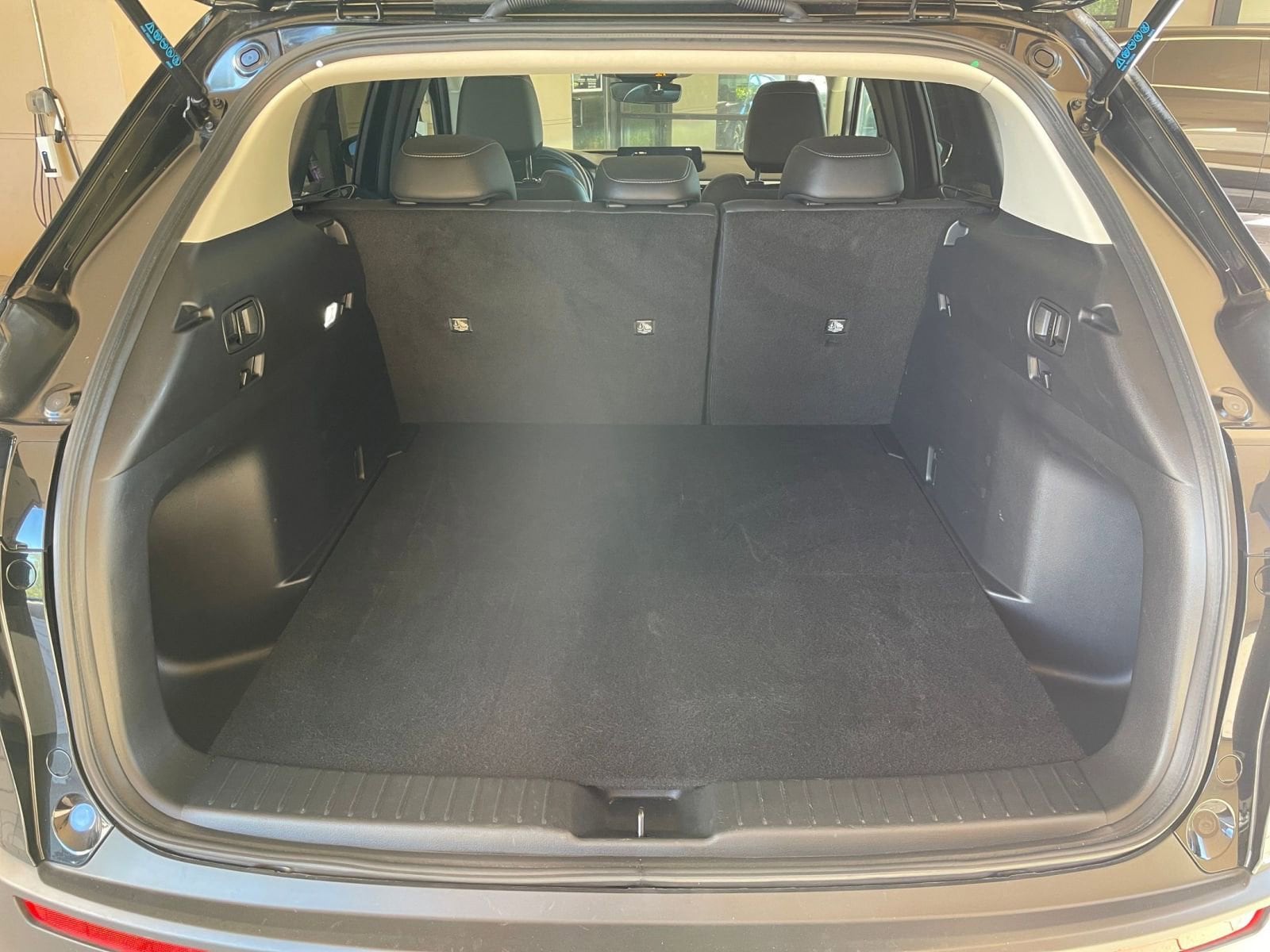 Thumbnail: 2025 Mazda CX-50 - 30