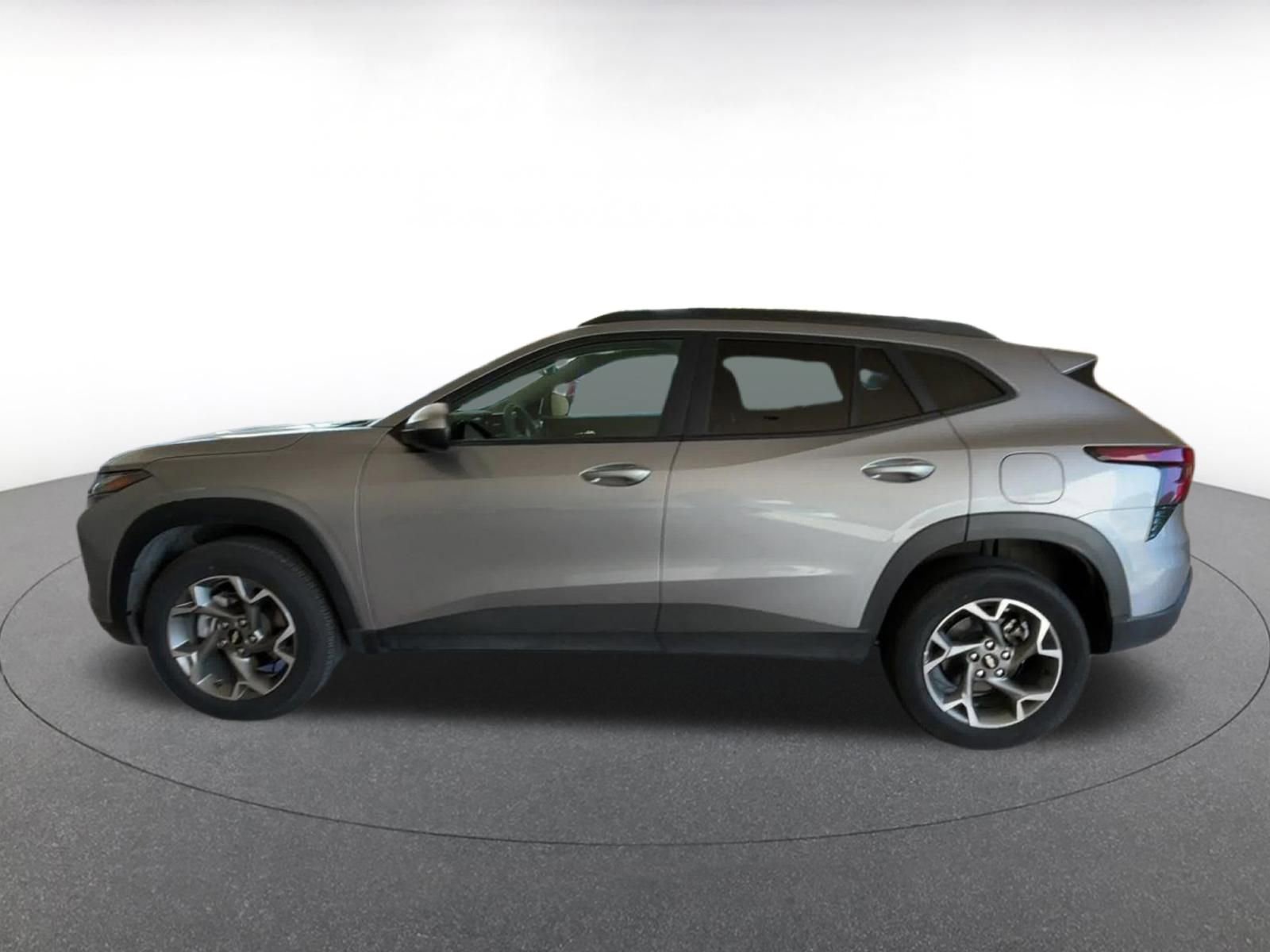 Thumbnail: 2025 Chevrolet Trax - 9