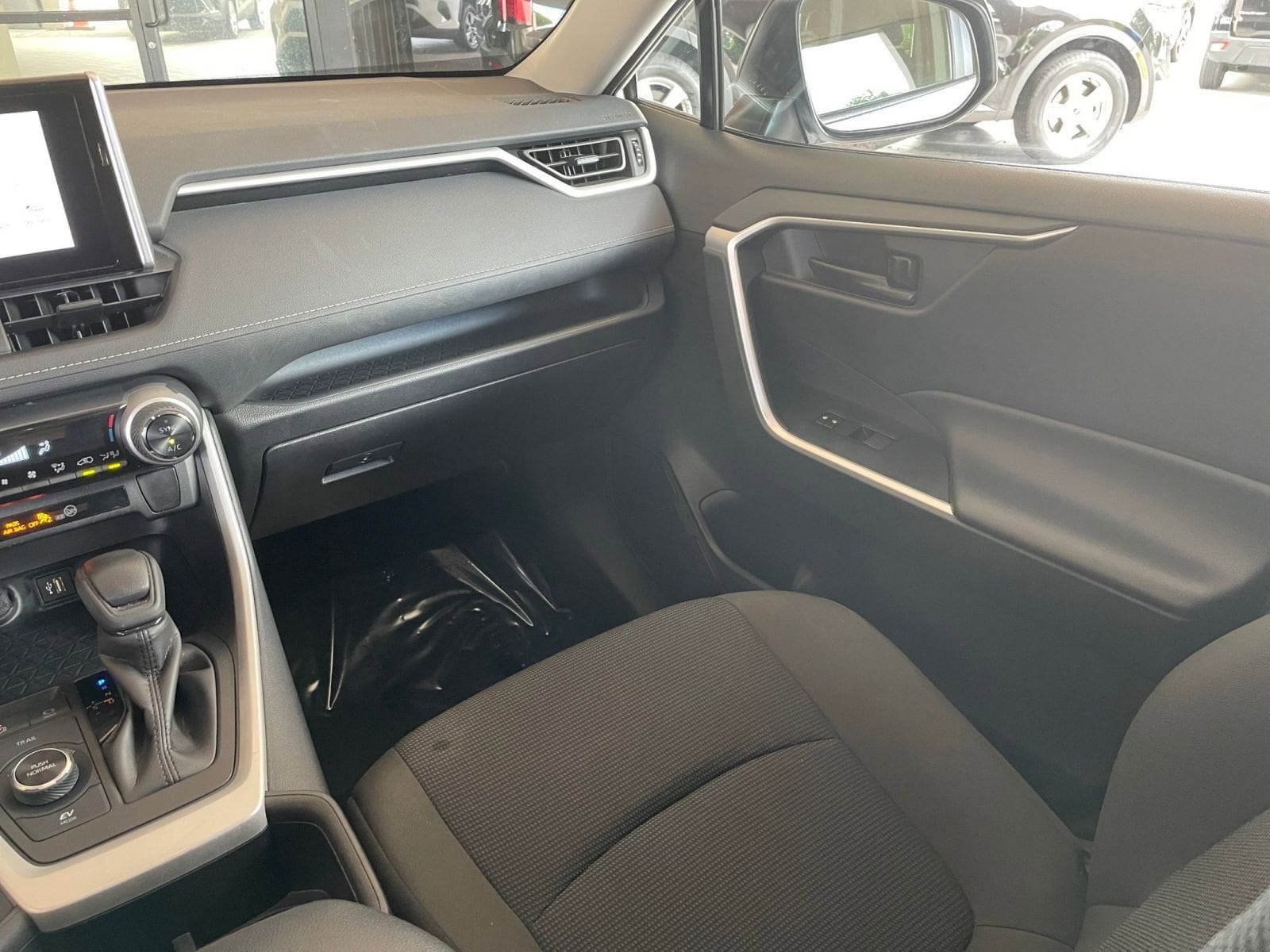 Thumbnail: 2025 Toyota RAV4 - 33