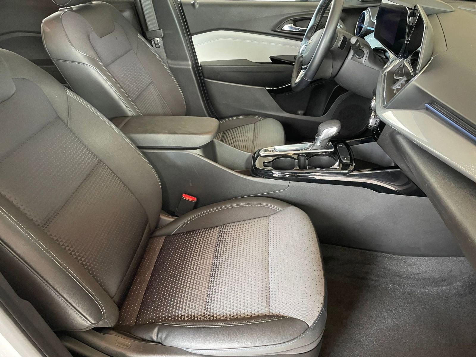 Thumbnail: 2025 Chevrolet Trax - 35