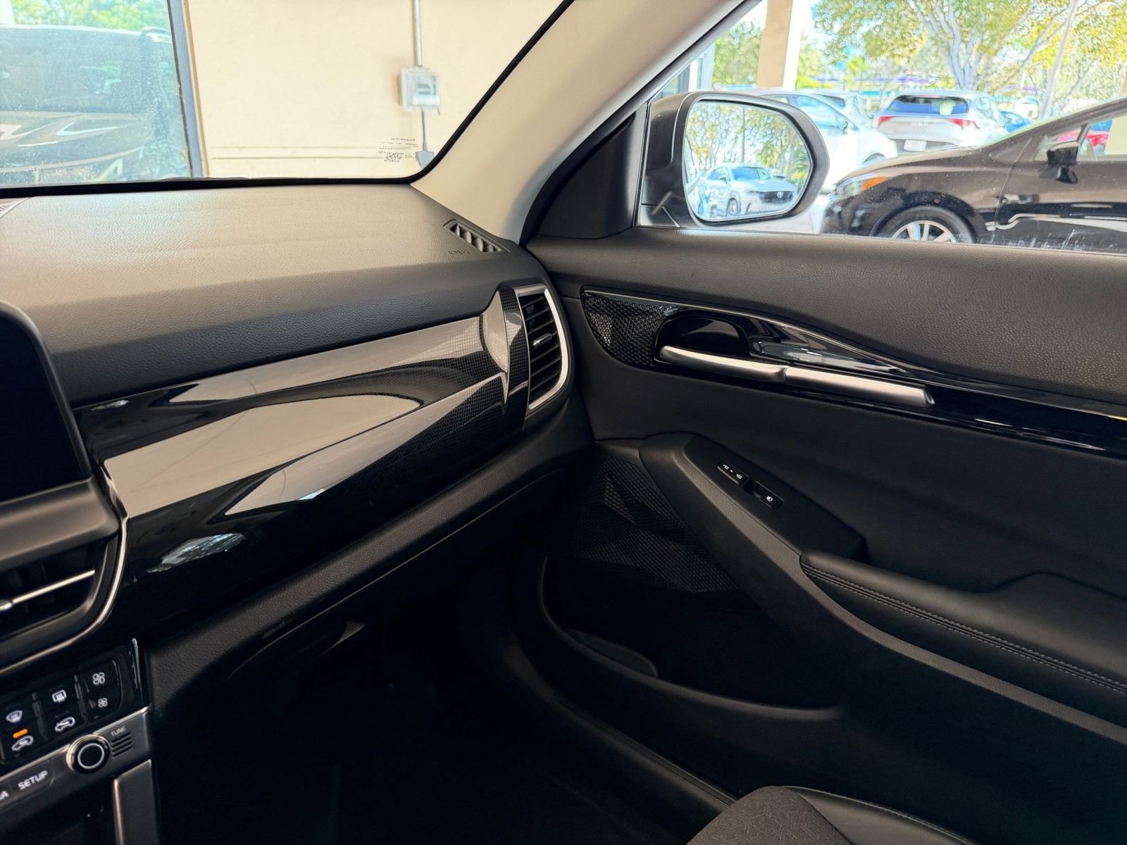 Thumbnail: 2025 Kia Seltos - 30