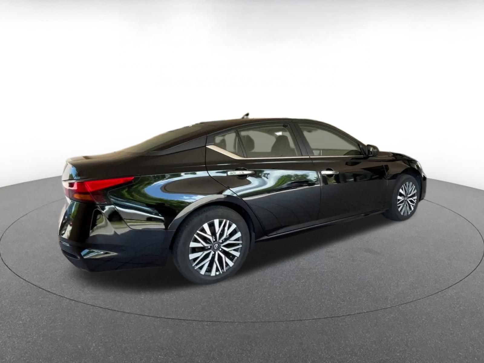 Thumbnail: 2025 Nissan Altima - 12