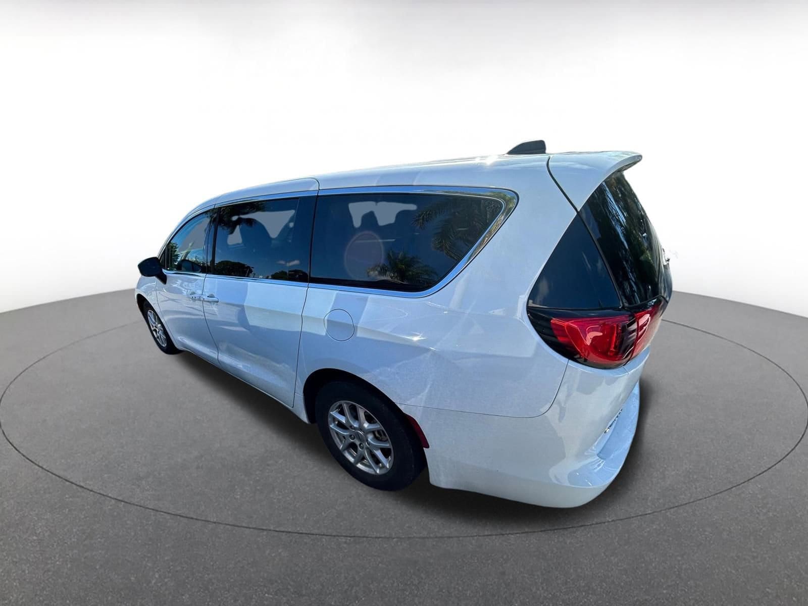 Thumbnail: 2022 Chrysler Voyager - 5