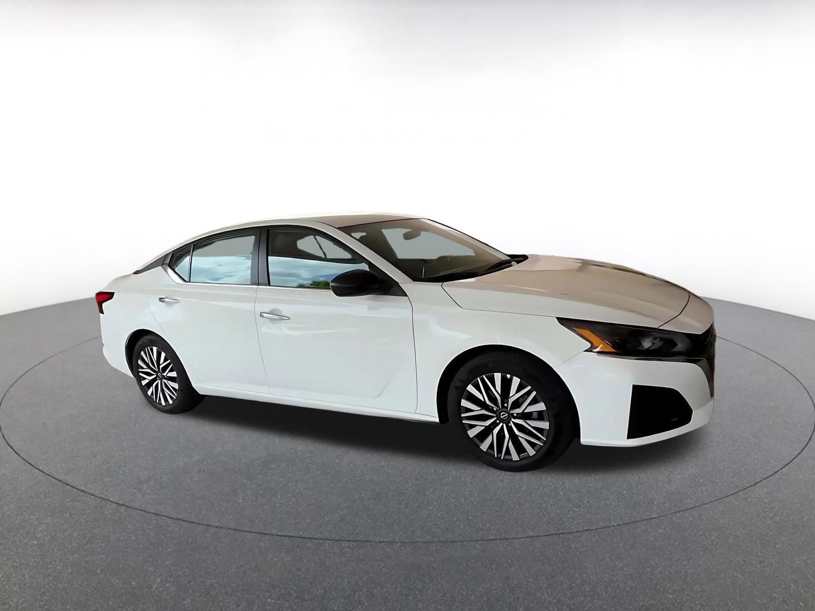 Thumbnail: 2025 Nissan Altima - 2