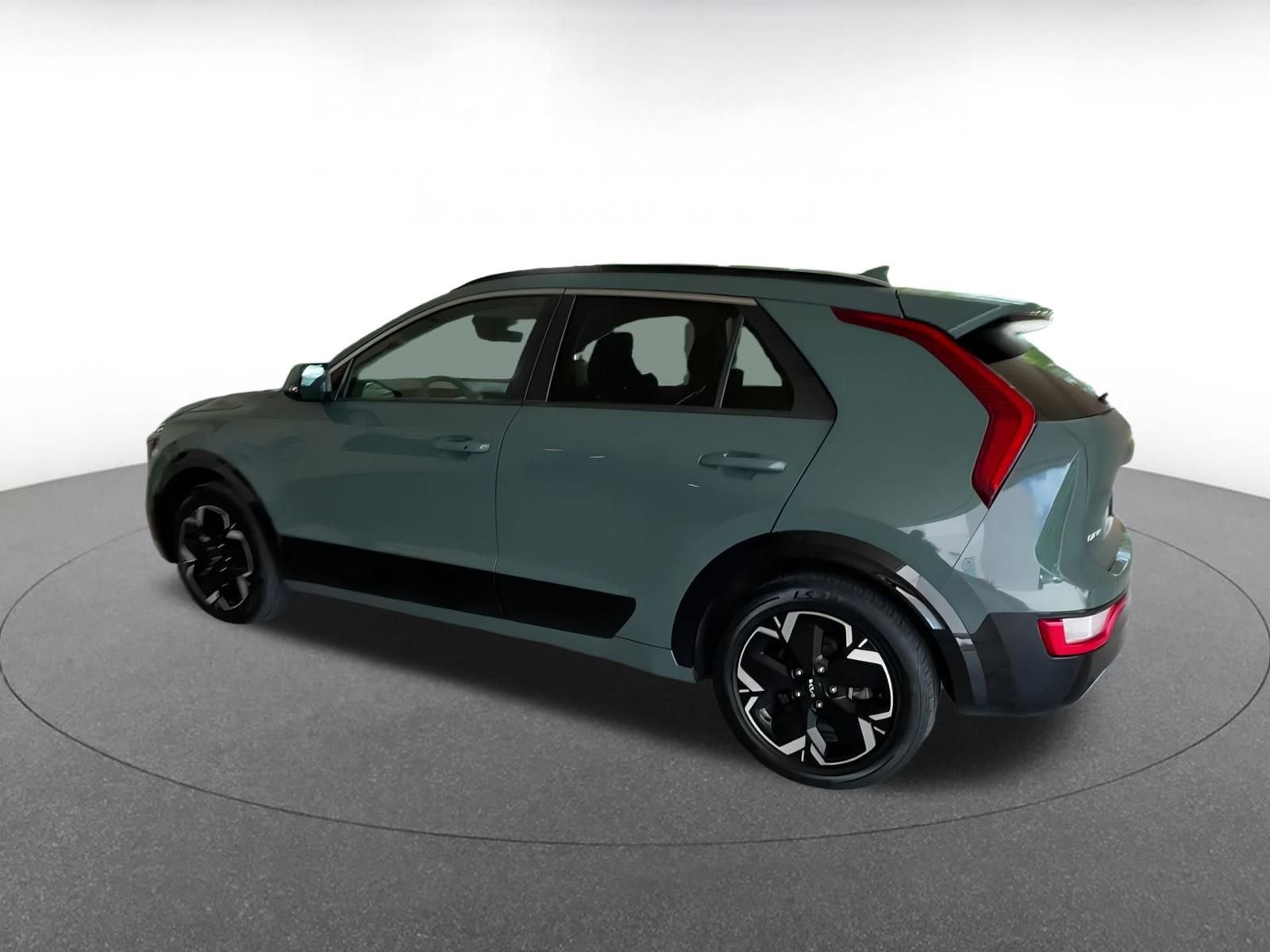 Thumbnail: 2023 Kia Niro - 9