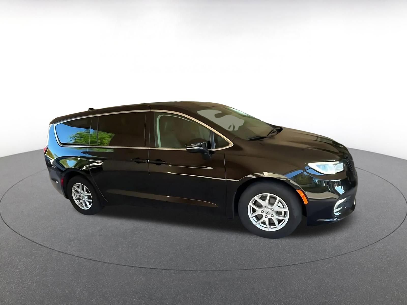 Thumbnail: 2024 Chrysler Pacifica - 2