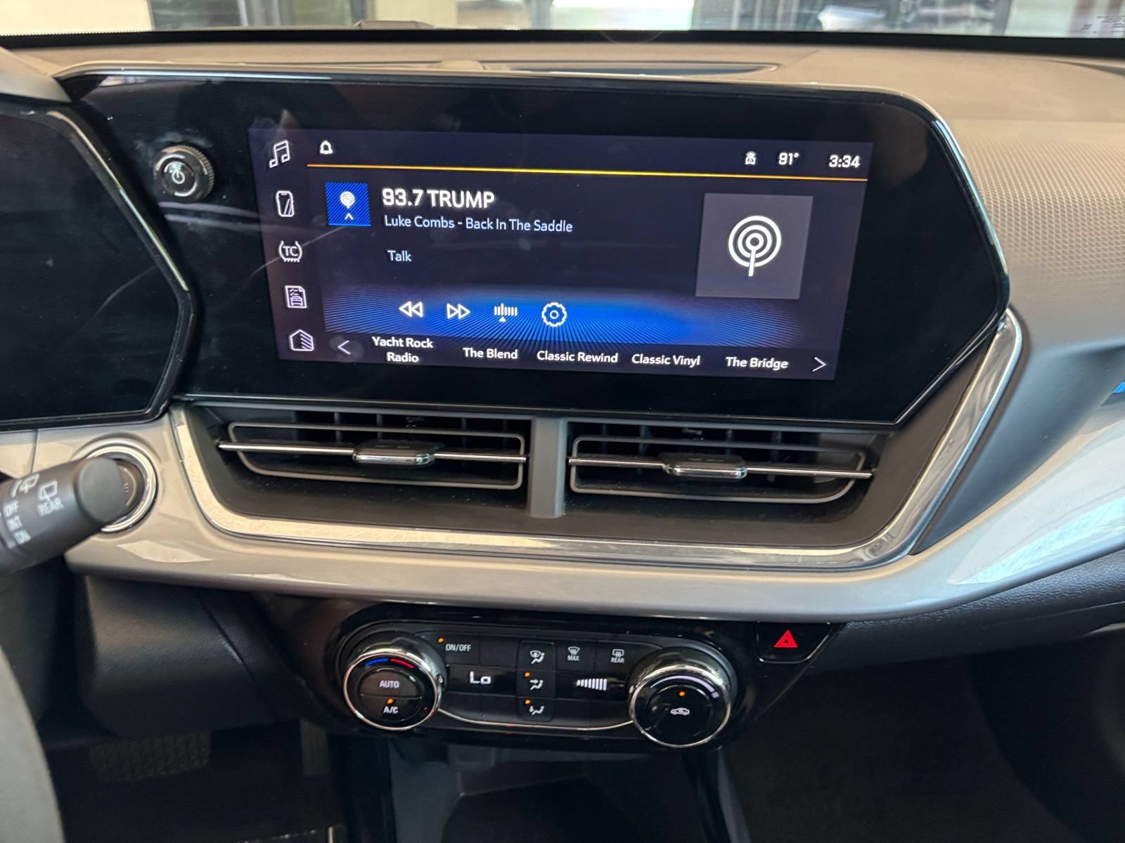 Thumbnail: 2025 Chevrolet Trax - 17