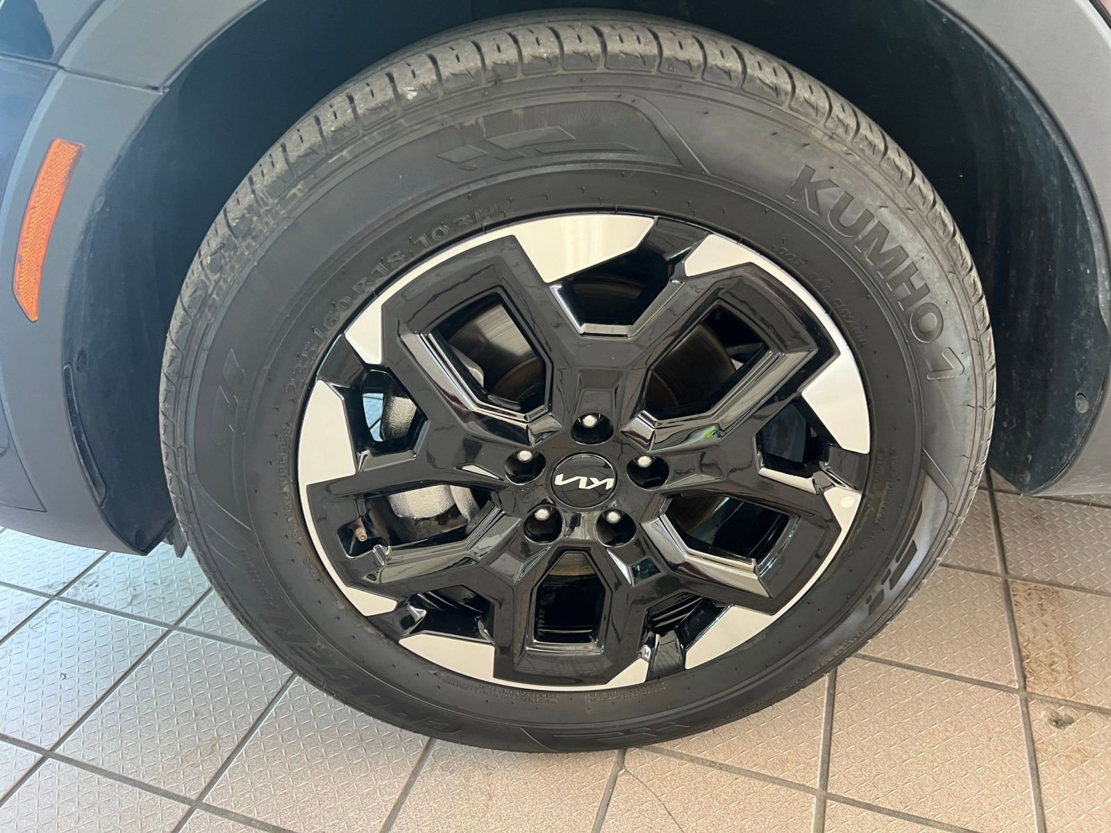 2024 Kia Sorento S 19