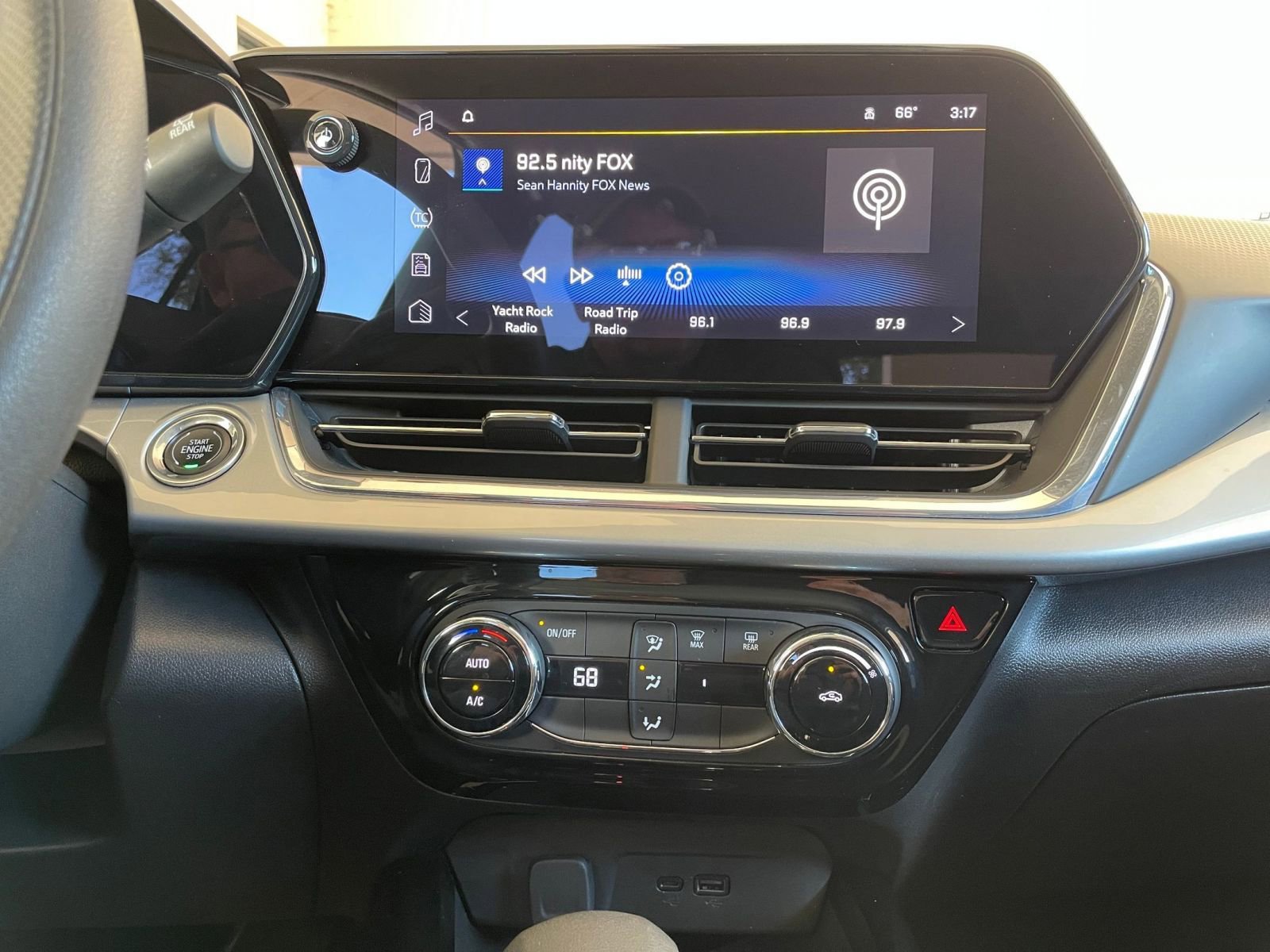 Thumbnail: 2025 Chevrolet Trax - 17