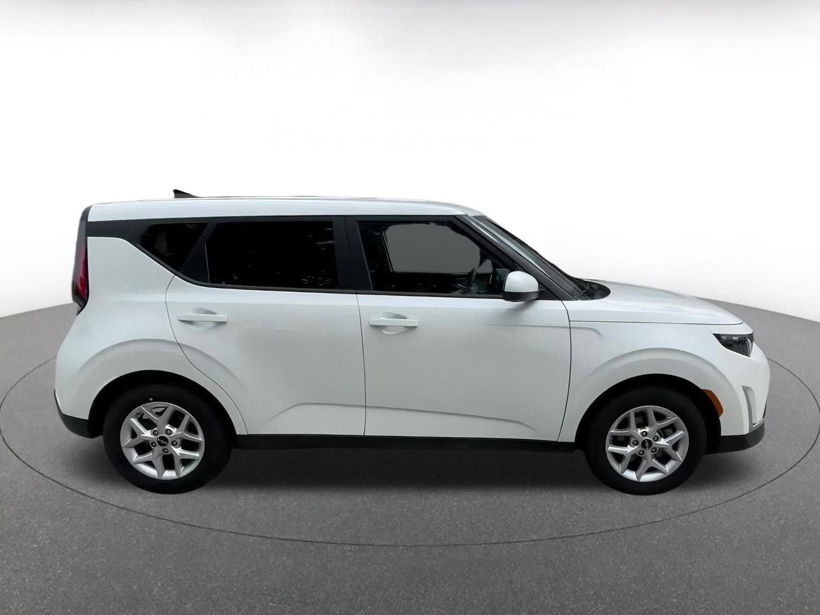 2024 Kia Soul LX 13
