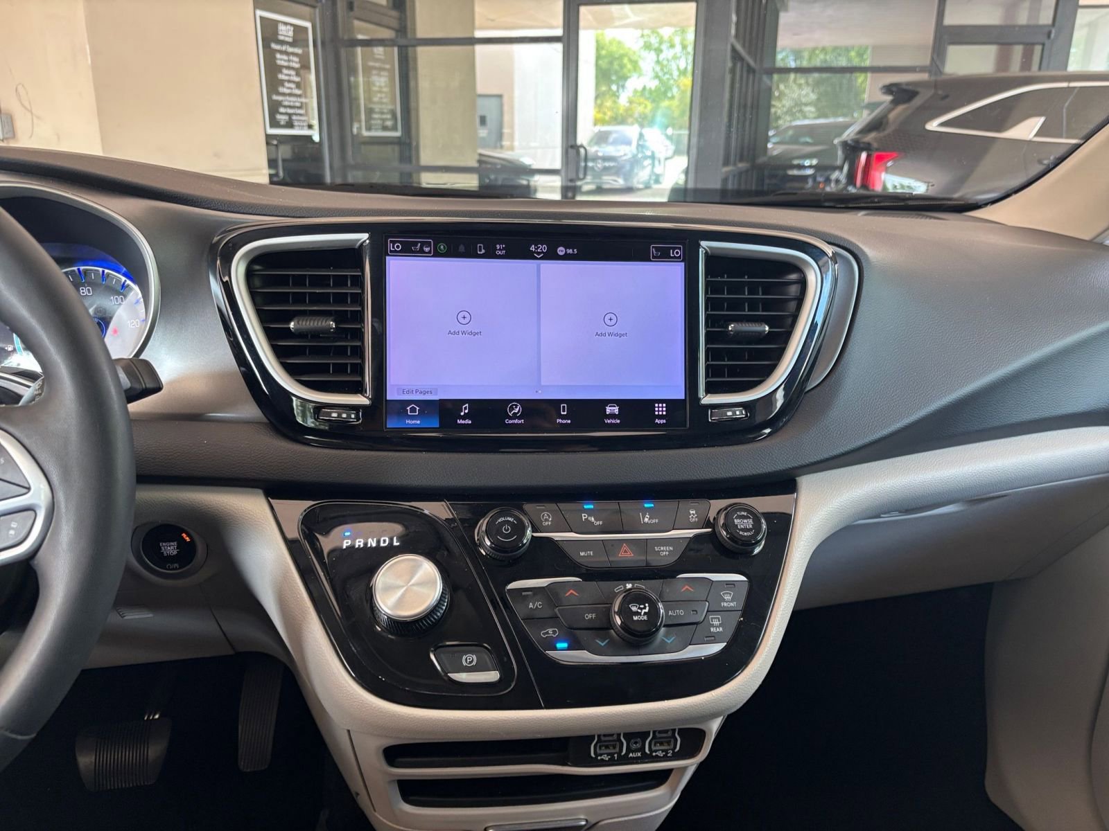 Thumbnail: 2024 Chrysler Pacifica - 17