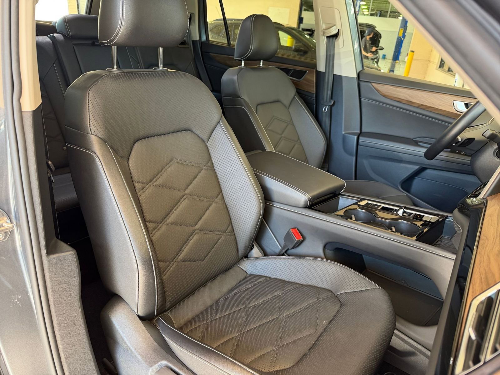 Thumbnail: 2025 Volkswagen Atlas - 30