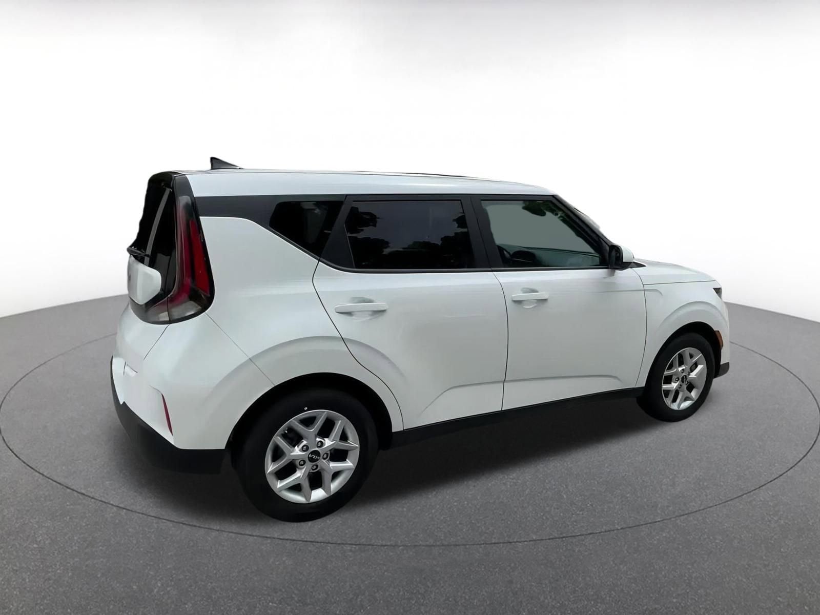2024 Kia Soul LX 12