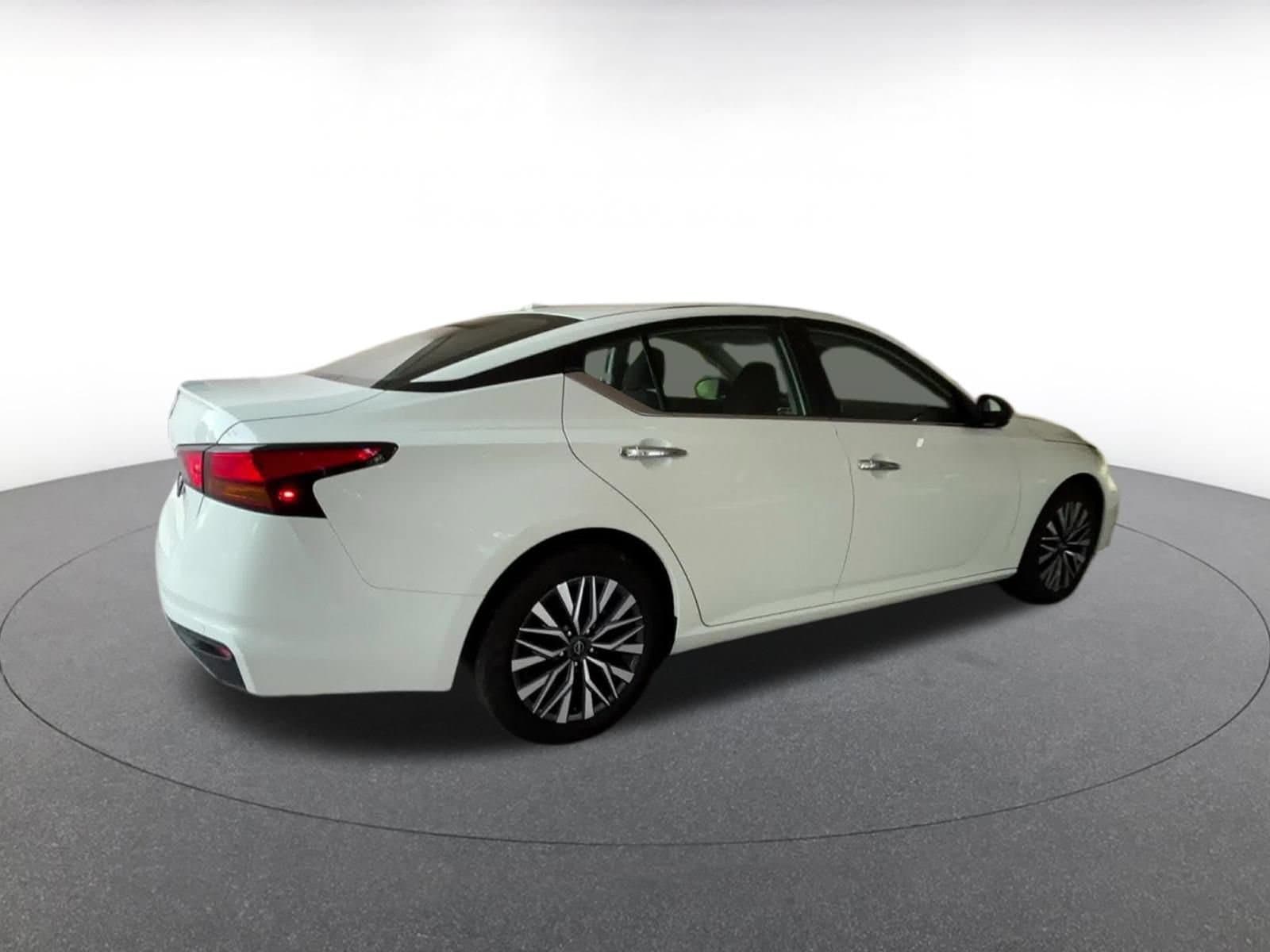 Thumbnail: 2025 Nissan Altima - 15