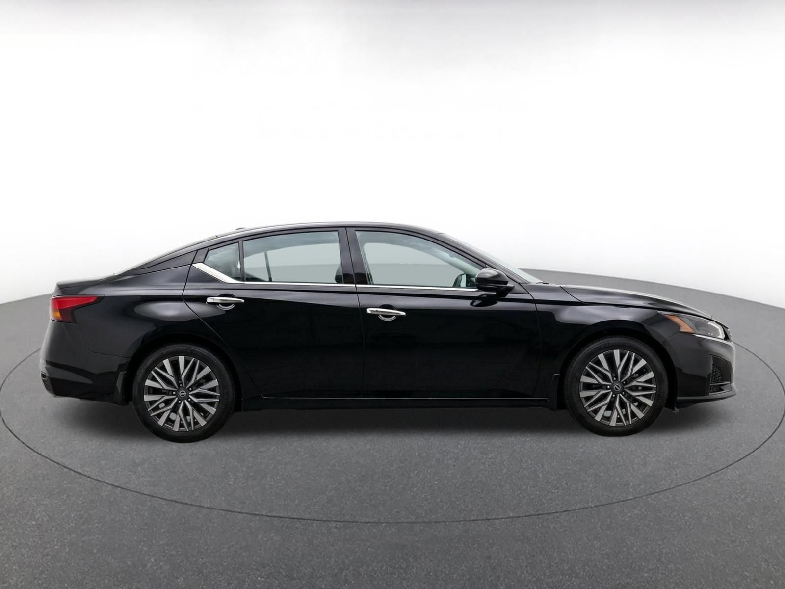 Thumbnail: 2025 Nissan Altima - 10