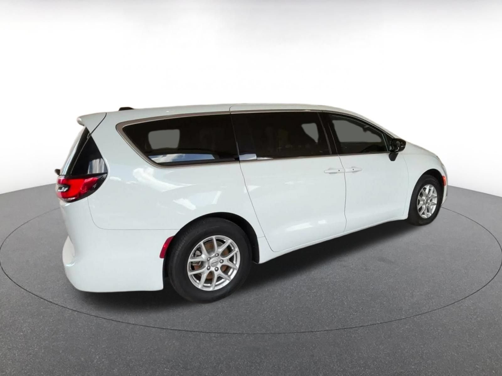 Thumbnail: 2025 Chrysler Pacifica - 13