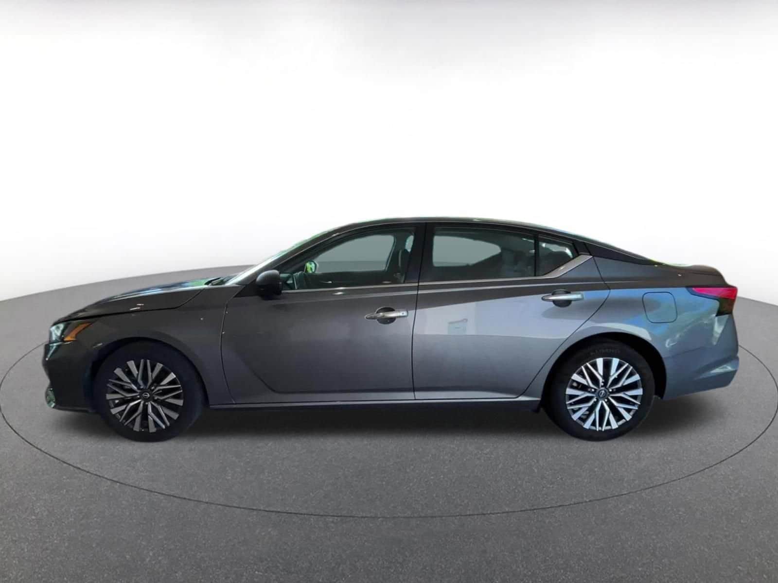 Thumbnail: 2025 Nissan Altima - 8