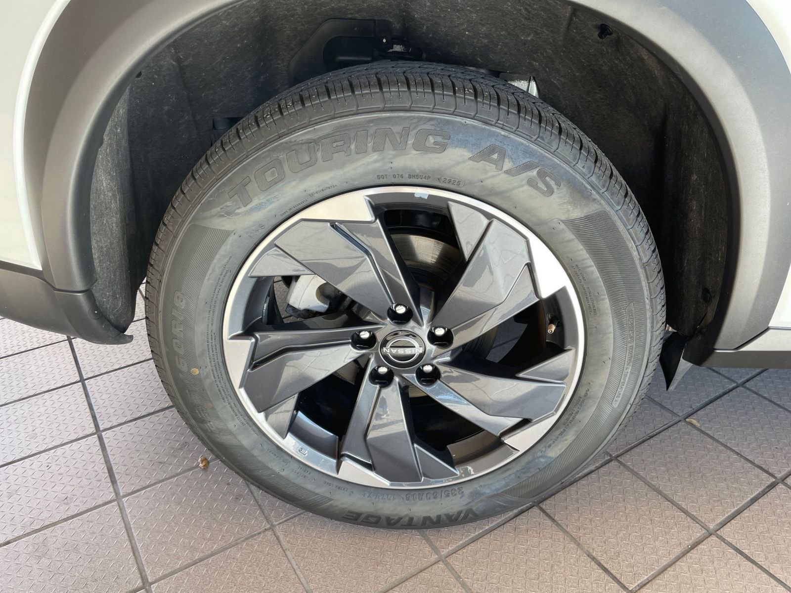 Thumbnail: 2025 Nissan Rogue - 32