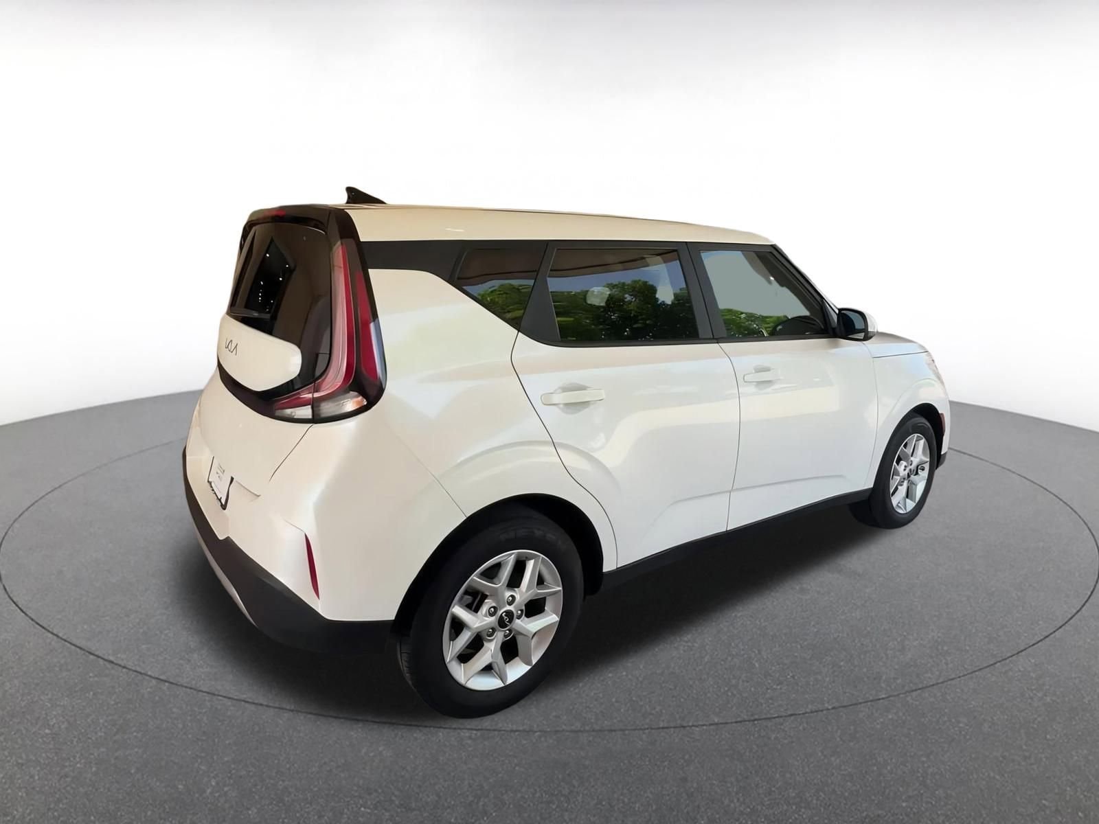 2024 Kia Soul LX 11