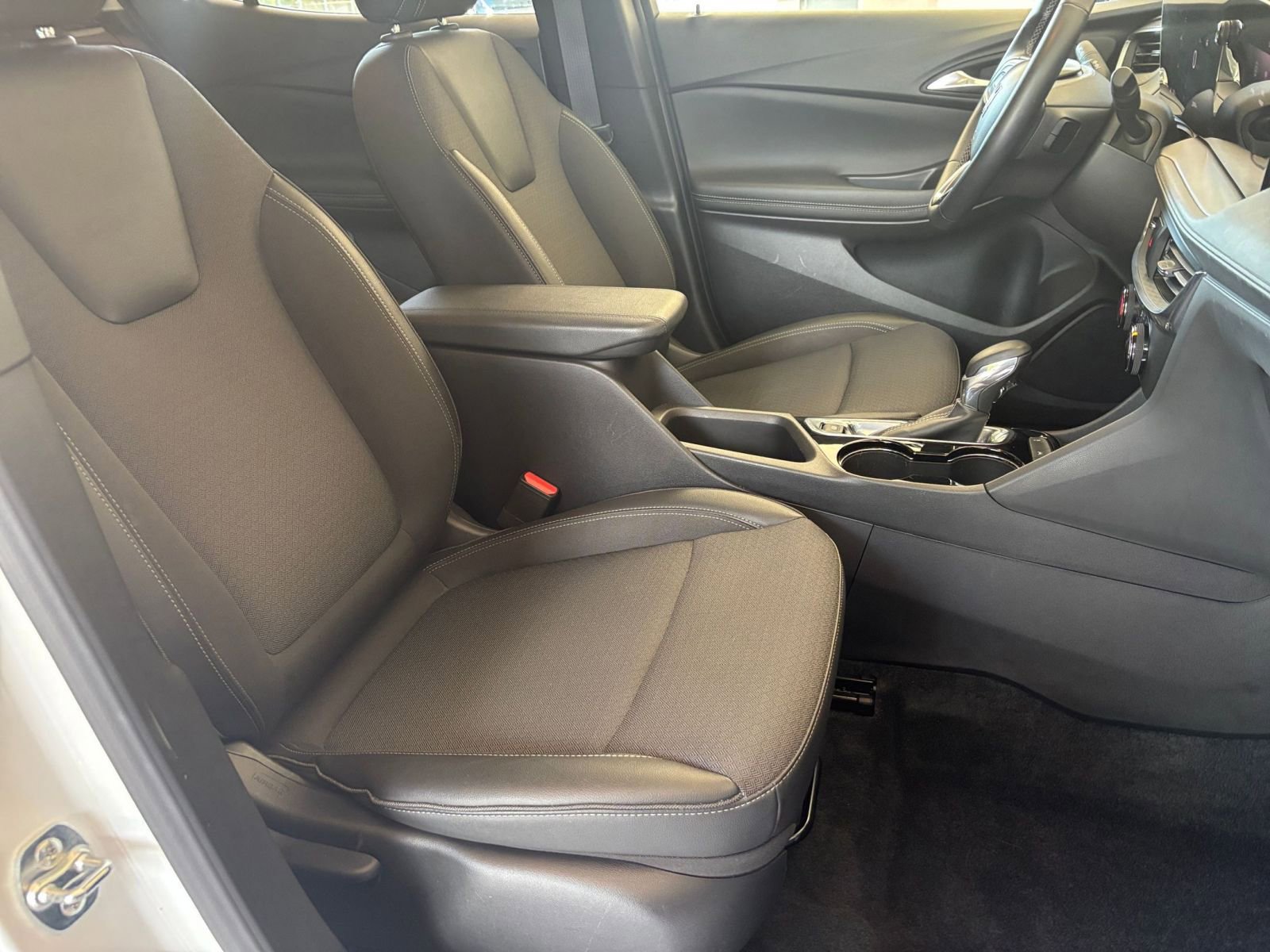 Thumbnail: 2025 Buick Encore GX - 35