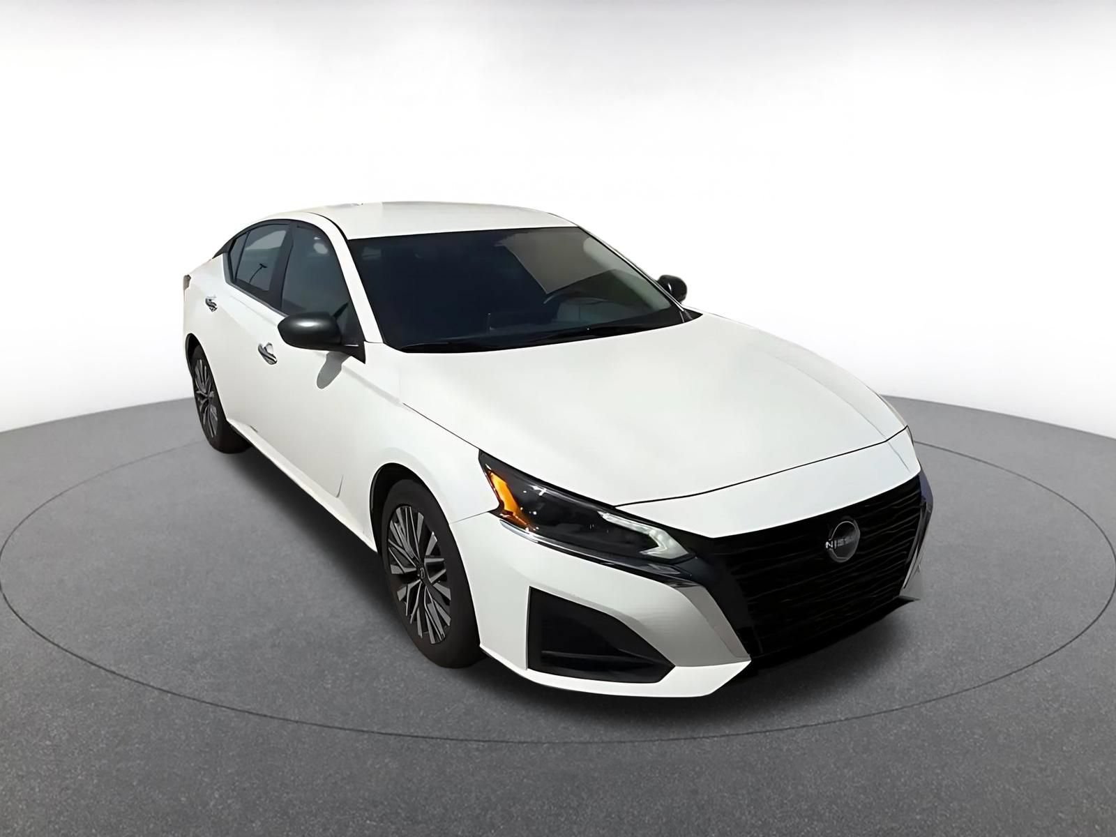 Thumbnail: 2025 Nissan Altima - 3
