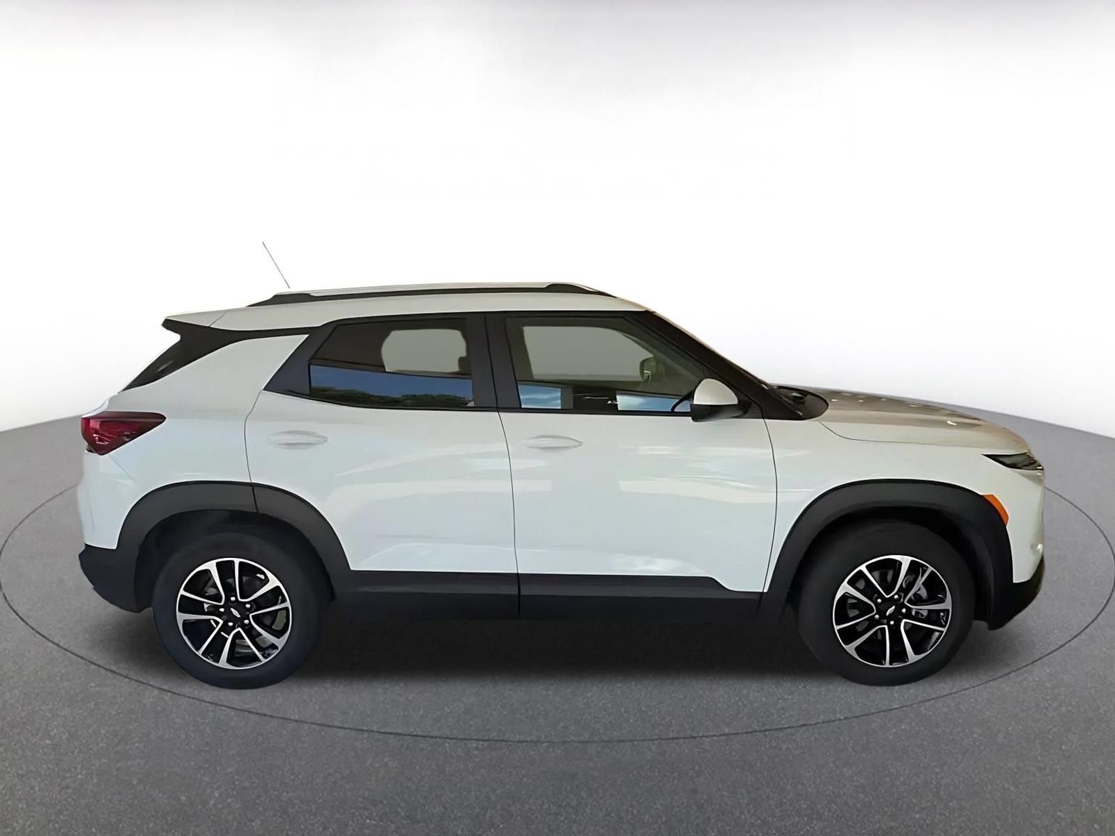 Thumbnail: 2025 Chevrolet TrailBlazer - 16