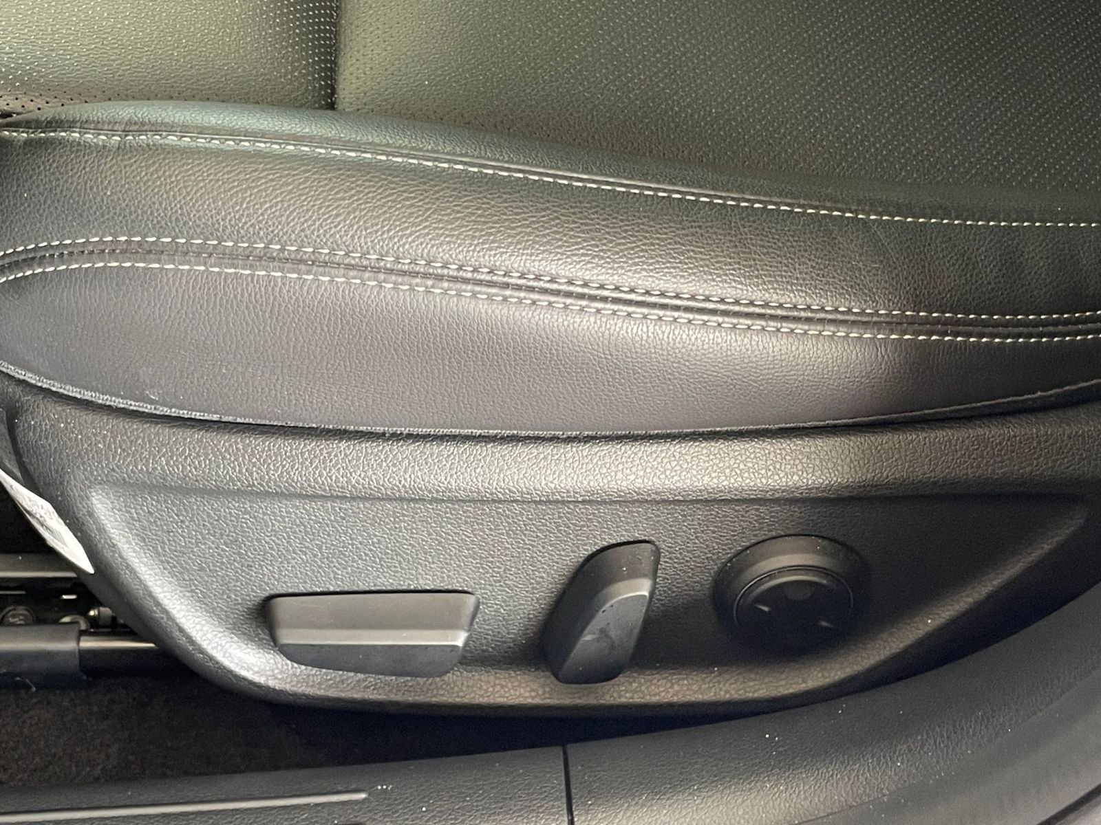 Thumbnail: 2025 Genesis G70 - 25