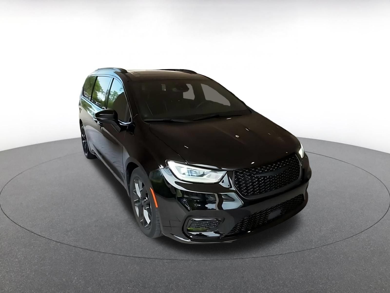 Thumbnail: 2025 Chrysler Pacifica - 3