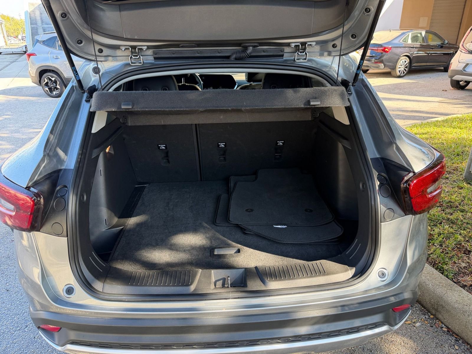 Thumbnail: 2025 Chevrolet Trax - 25