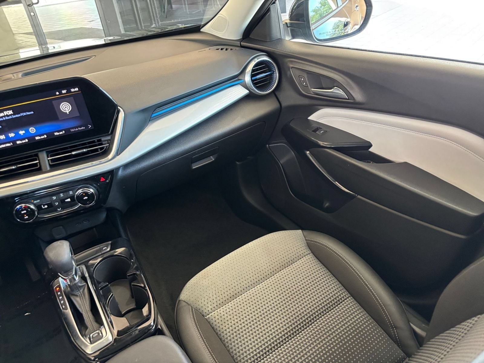 Thumbnail: 2025 Chevrolet Trax - 32