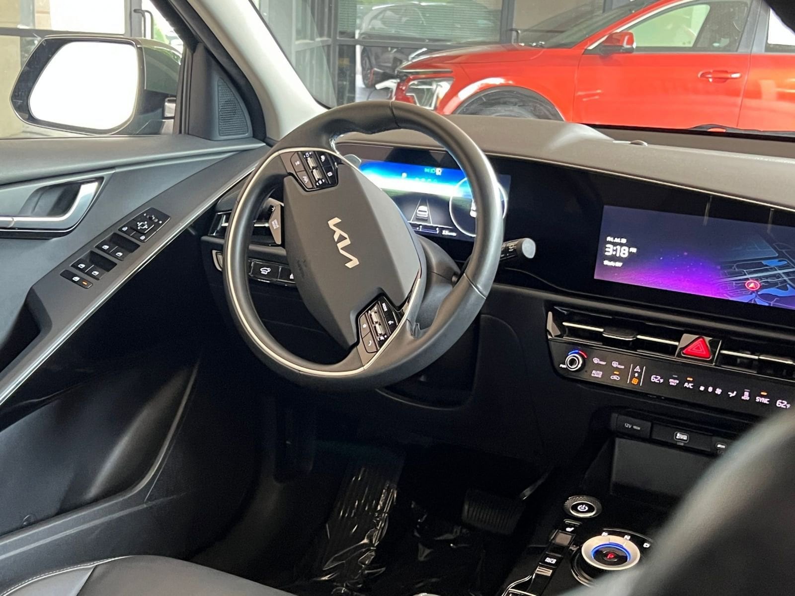 Thumbnail: 2023 Kia Niro - 34