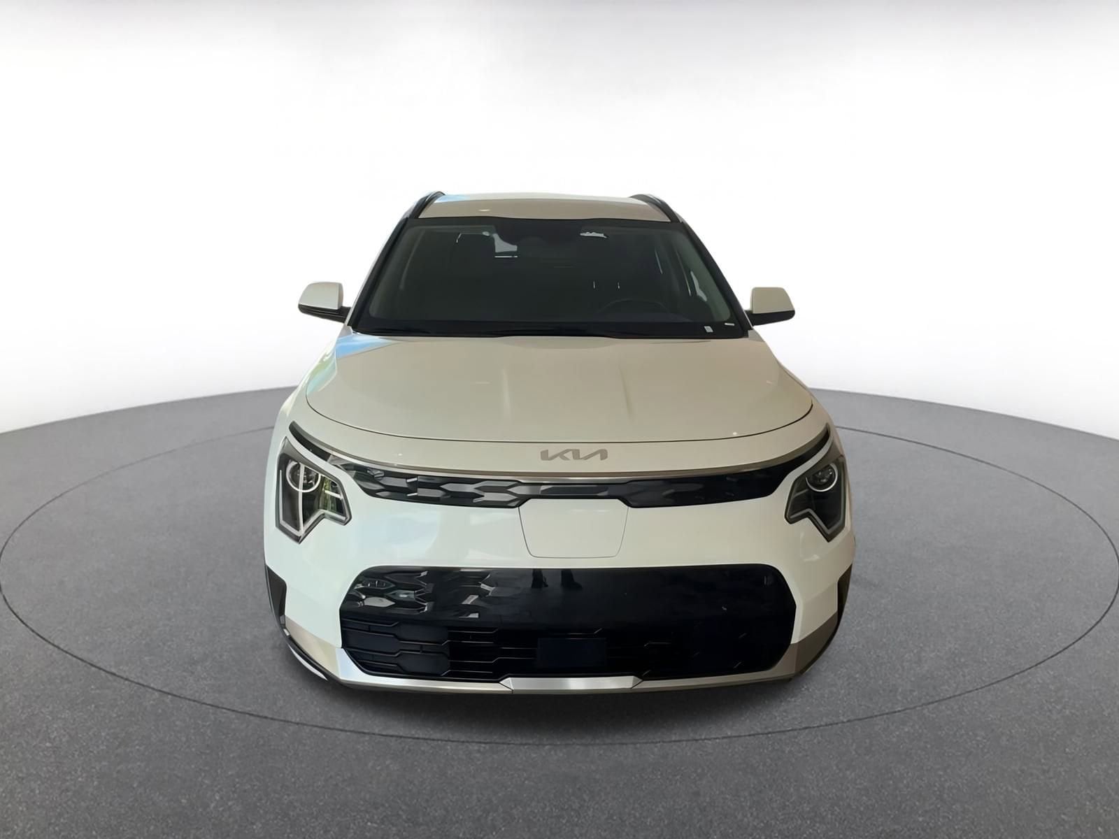 Thumbnail: 2023 Kia Niro - 4